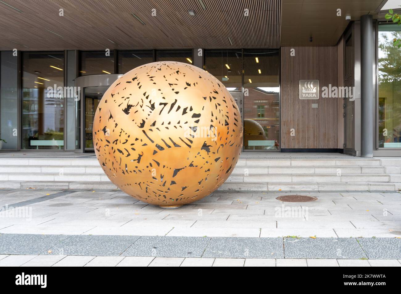 Oslo, Norwegen - 14. Oktober 2022: Eingang zum Yara-Hauptquartier in Oslo, Norwegen. Stockfoto
