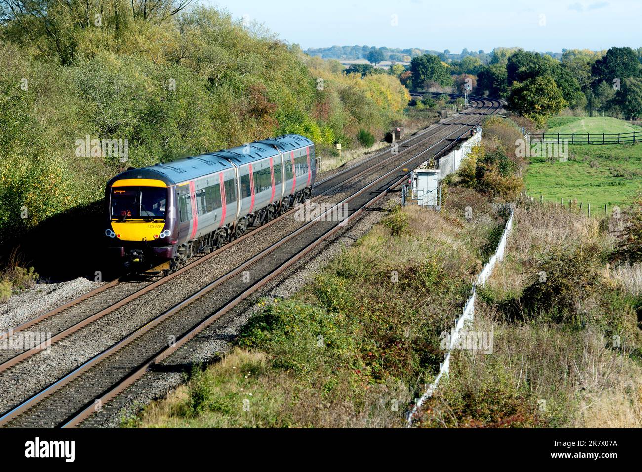 Crosscountry-Dieselzug der Klasse 170 in Lea Marston, Warwickshire, England, Großbritannien Stockfoto