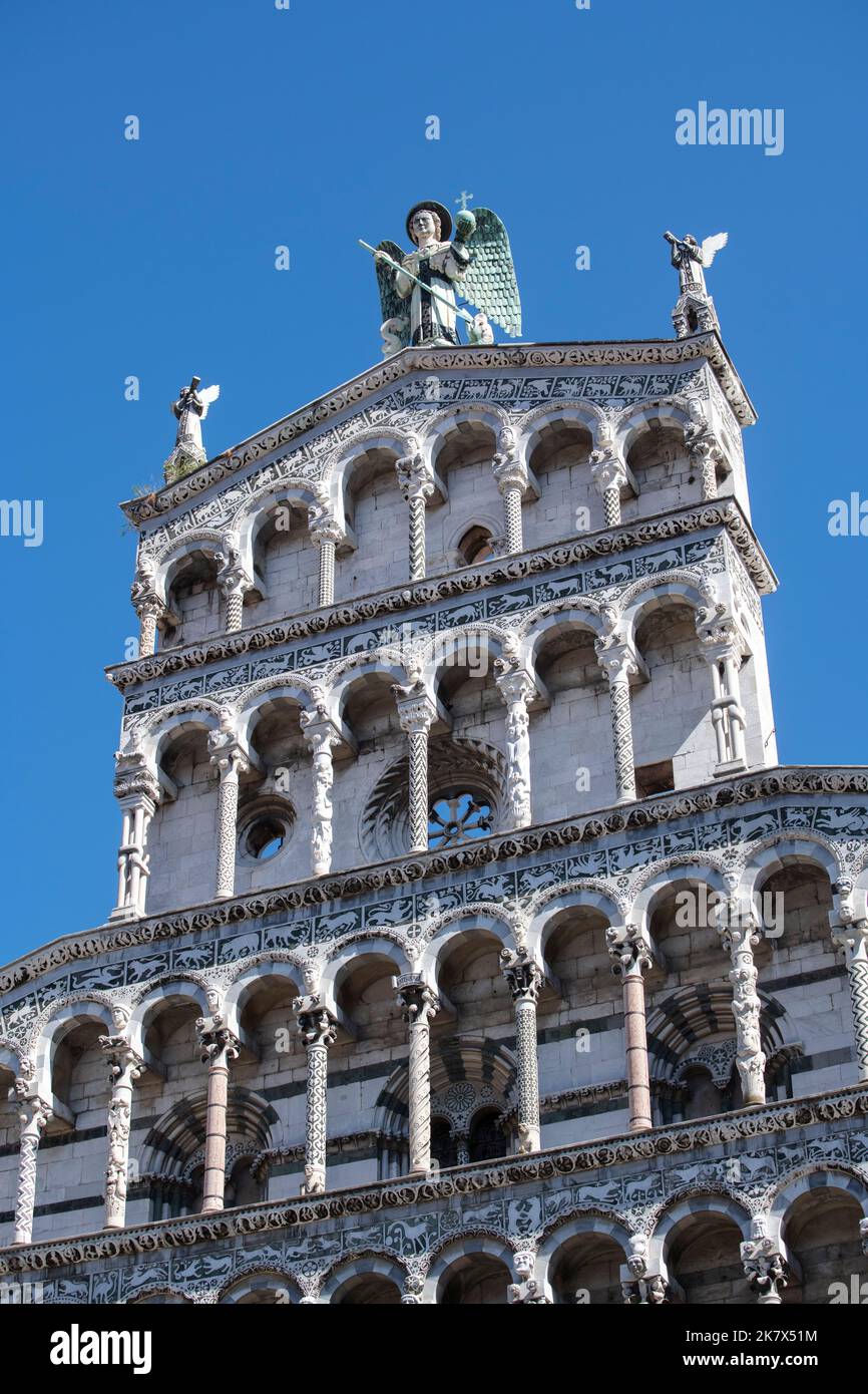 Lucca Toskana Italien September 2022 San Michele in Foro (ad foro, im Forum) ist eine römisch-katholische Basilika in Lucca, Toskana, Mittelitalien, b Stockfoto
