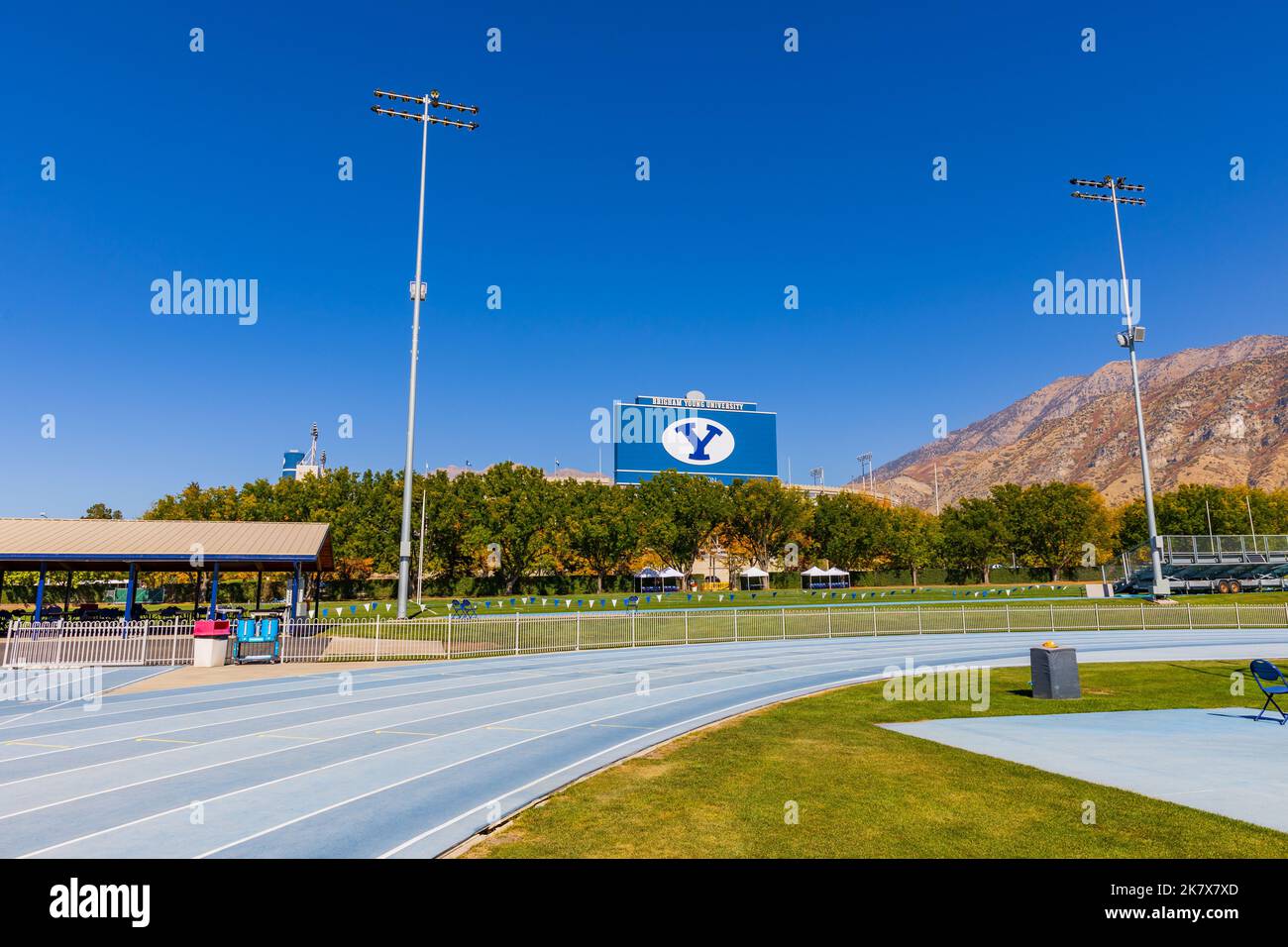 Provo, UT - 14. Oktober 2022: Lavell Edwards Stadium auf dem Campus der Brigham Young University, BYU, in Provo, Utah, mit Track and Field in der Stirn Stockfoto