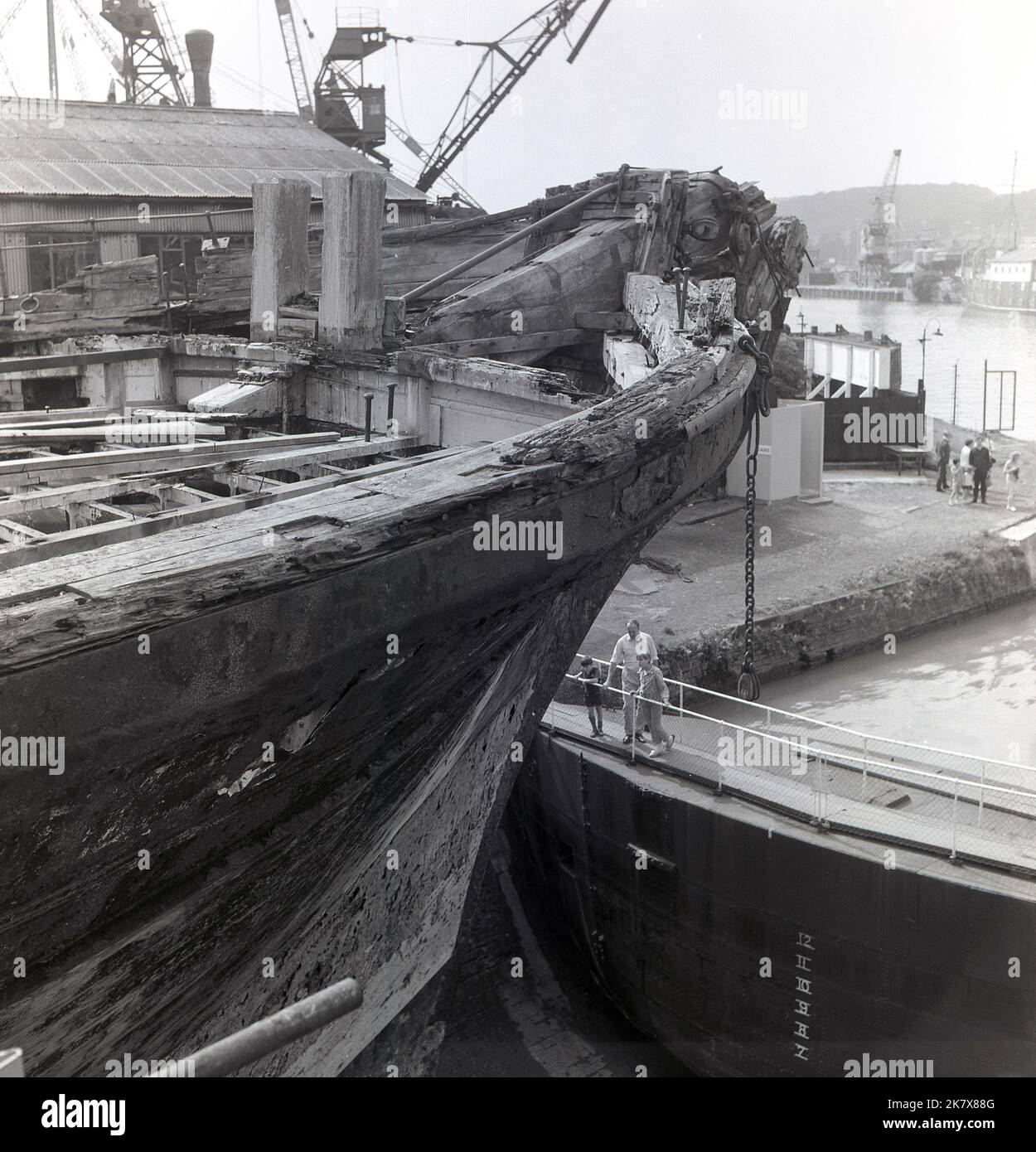 1970, historisch, Bristol Docks, Nahaufnahme des Hecks des Schiffes, der SS Großbritannien, die von den Falkland-Inseln gerettet worden war, wo sie verrottet worden war. Als es 1843 gestartet wurde, war es das größte Passagierschiff der Welt. Stockfoto