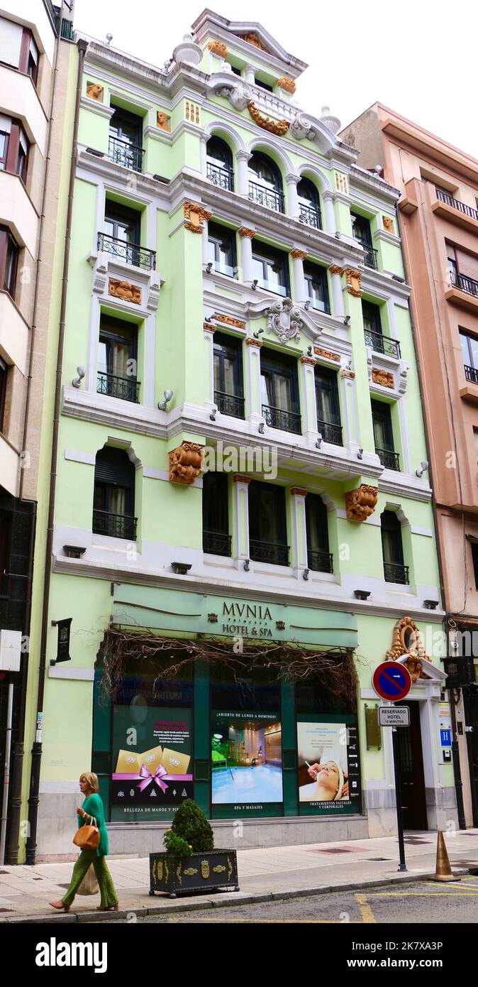 Fassade und Eingang zum 4-Sterne-Hotel & Spa Princesa Munia Oviedo Asturias Spanien Stockfoto