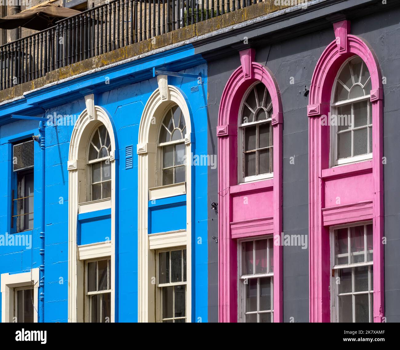 Detail der Gebäude in der Victoria Street, Edinburgh, Schottland, Großbritannien Stockfoto