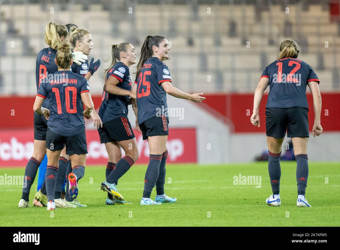 München, Deutschland. 19. Oktober 2022. Fußball, Frauen: Champions League, Bayern München - FC Rosengard, Gruppenphase, Gruppe D, Spieltag 1, FC Bayern Campus: Torfeier FC Bayern Frauen Credit: Kolbert-Press/Gamel/dpa/Alamy Live News Stockfoto