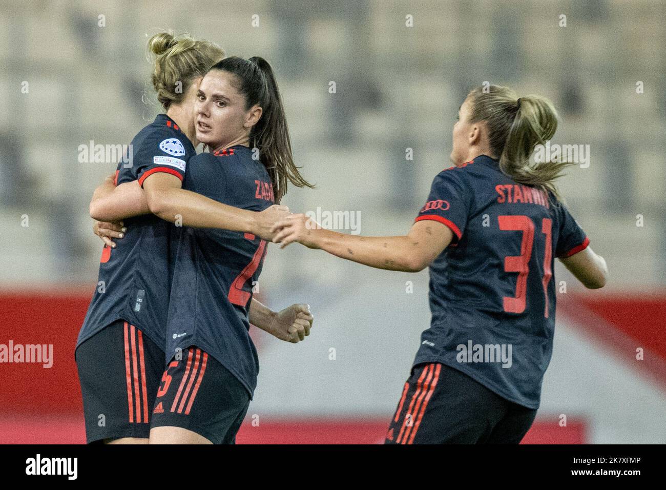 München, Deutschland. 19. Oktober 2022. Fußball, Frauen: Champions League, Bayern München - FC Rosengard, Gruppenphase, Gruppe D, Spieltag 1, FC Bayern Campus: Torfeier FC Bayern Frauen Credit: Kolbert-Press/Gamel/dpa/Alamy Live News Stockfoto