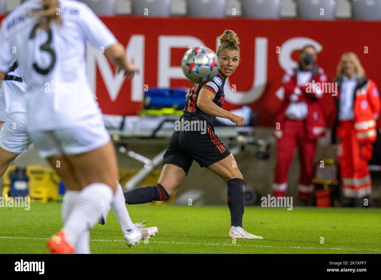 München, Deutschland. 19. Oktober 2022. Fußball, Frauen: Champions League, Bayern München - FC Rosengard, Gruppenphase, Gruppe D, Spieltag 1, FC Bayern Campus: Linda Dallmann #10 (FC Bayern Women) Credit: Kolbert-Press/Gamel/dpa/Alamy Live News Stockfoto