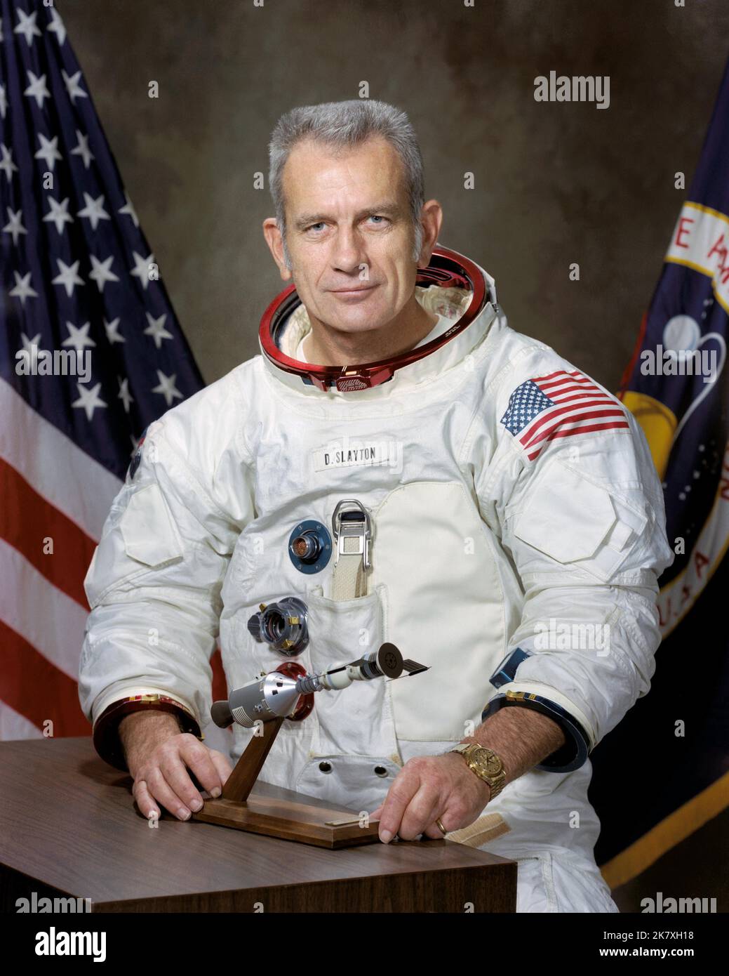 Astronaut Donald K. 'Deke' Slayton war der Pilot des Andockmoduls für die Mission des Apollo-Sojus-Testprojekts 1975. Donald Kent 'Deke' Slayton (1924 – 1993), ein Pilot der US-Luftwaffe, Luftfahrtingenieur und Testpilot, der als einer der ursprünglichen NASA Mercury Seven Astronauten ausgewählt wurde. Danach wurde er der erste Chef des Astronautenbüros der NASA und Direktor der Flight Crew Operations, der für die Einsätze der NASA-Crew verantwortlich war. Stockfoto