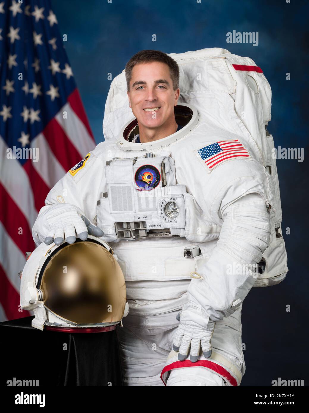 Offizielles NASA Astronaut Portrait in EMU - Chris Cassidy. Stockfoto