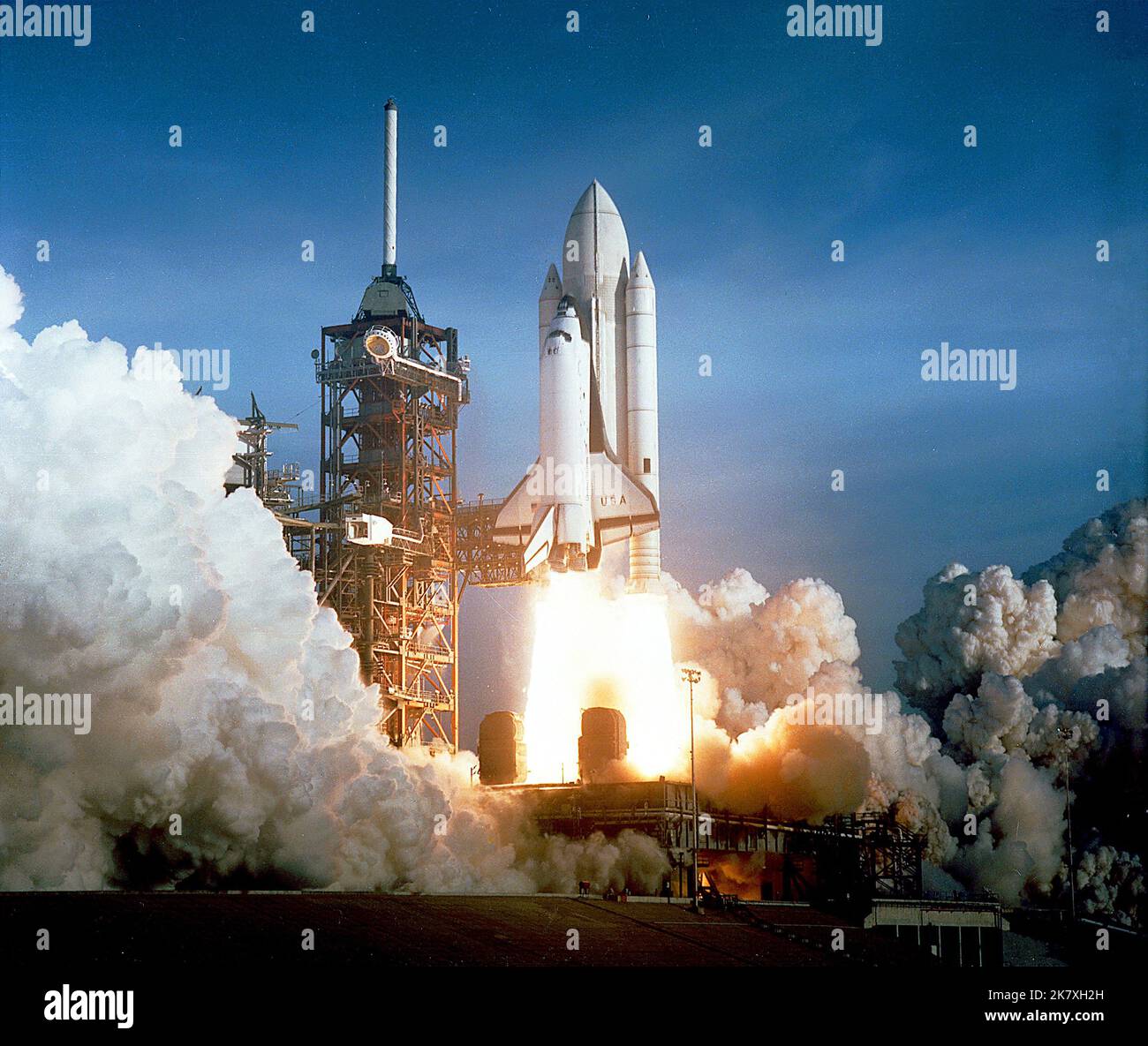 STS-1, das erste Space Shuttle gestartet wurde, war der erste Orbitalflug des Space Shuttle Programms der NASA. Der erste Orbiter, Columbia Stockfoto