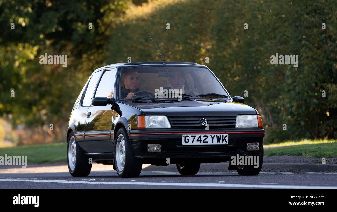 1990 Peugeot 205 kleiner Klappback-Oldtimer Stockfoto
