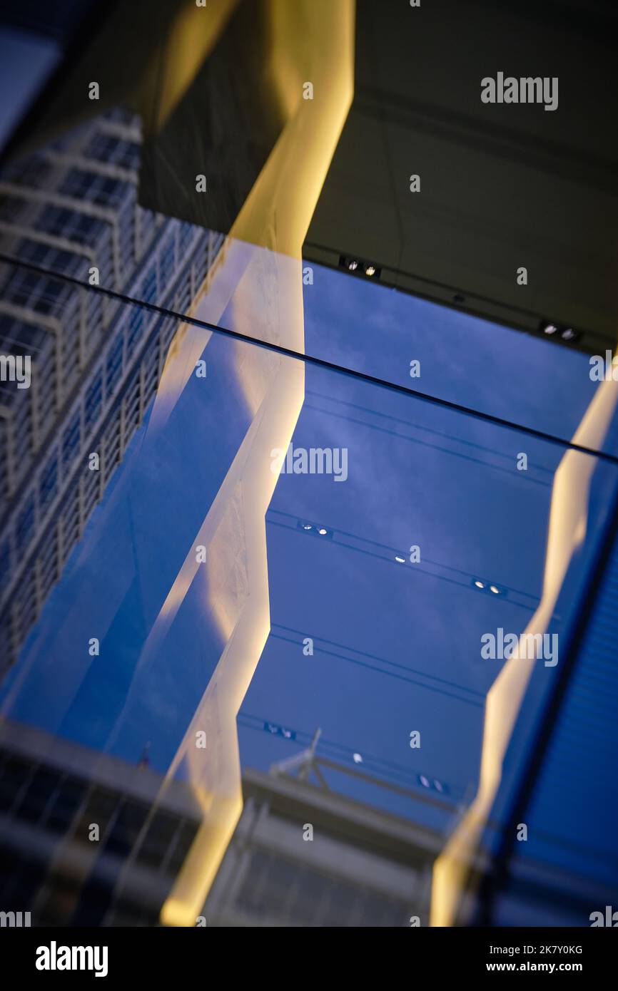 Nahaufnahme eines architektonischen Elements, wodurch ein abstraktes Bild entsteht, das als Hintergrund verwendet werden kann Stockfoto