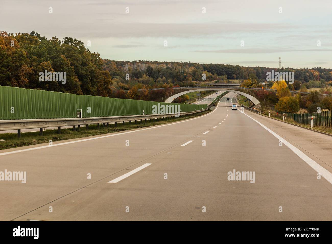 Herbstansicht der Schnellstraße D11, Tschechische Republik Stockfoto