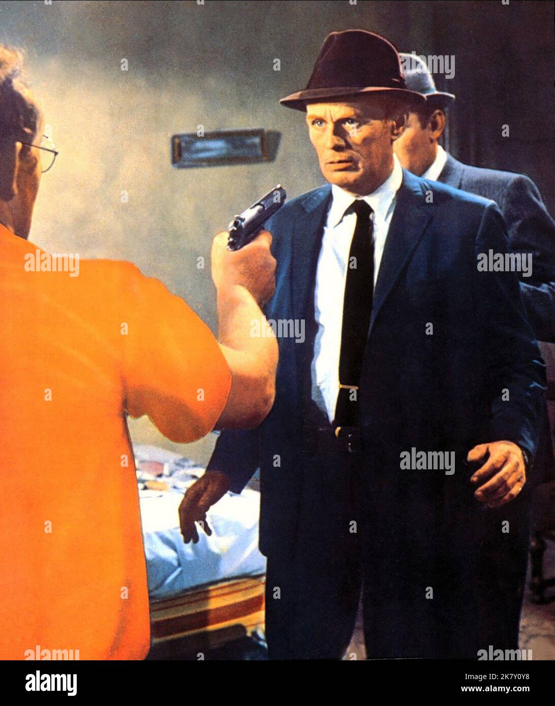 Richard Widmark Film: Madigan (1968) Charaktere: Det. Daniel Madigan Regie: Don Siegel 13 March 1968 **WARNUNG** Dieses Foto ist nur für den redaktionellen Gebrauch bestimmt und unterliegt dem Copyright von UNIVERSAL und/oder des Fotografen, der von der Film- oder Produktionsfirma beauftragt wurde und darf nur durch Publikationen im Zusammenhang mit der Bewerbung des oben genannten Films reproduziert werden. Eine obligatorische Gutschrift an UNIVERSAL ist erforderlich. Der Fotograf sollte auch bei Bekanntwerden des Fotos gutgeschrieben werden. Ohne schriftliche Genehmigung der Film Company kann keine kommerzielle Nutzung gewährt werden. Stockfoto