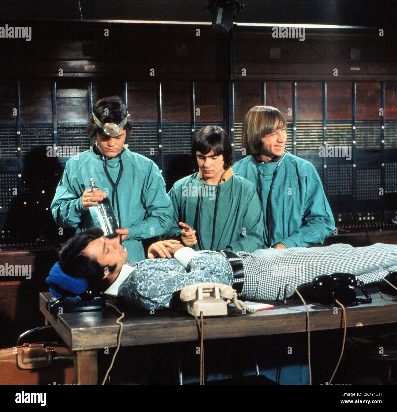 Mike Nesmith, Micky Dolenz, Davy Jones & Peter Tork Television: The Monkees (TV-Serie) USA 1966-1968, 12. September 1966 **WARNUNG** Dieses Foto ist nur für redaktionelle Verwendung bestimmt und unterliegt dem Copyright von NBC und/oder dem von der Film- oder Produktionsfirma beauftragten Fotografen und kann nur durch Publikationen im Zusammenhang mit der Bewerbung des oben genannten Films reproduziert werden. Eine obligatorische Gutschrift an NBC ist erforderlich. Der Fotograf sollte auch bei Bekanntwerden des Fotos gutgeschrieben werden. Ohne schriftliche Genehmigung der Film Company kann keine kommerzielle Nutzung gewährt werden. Stockfoto