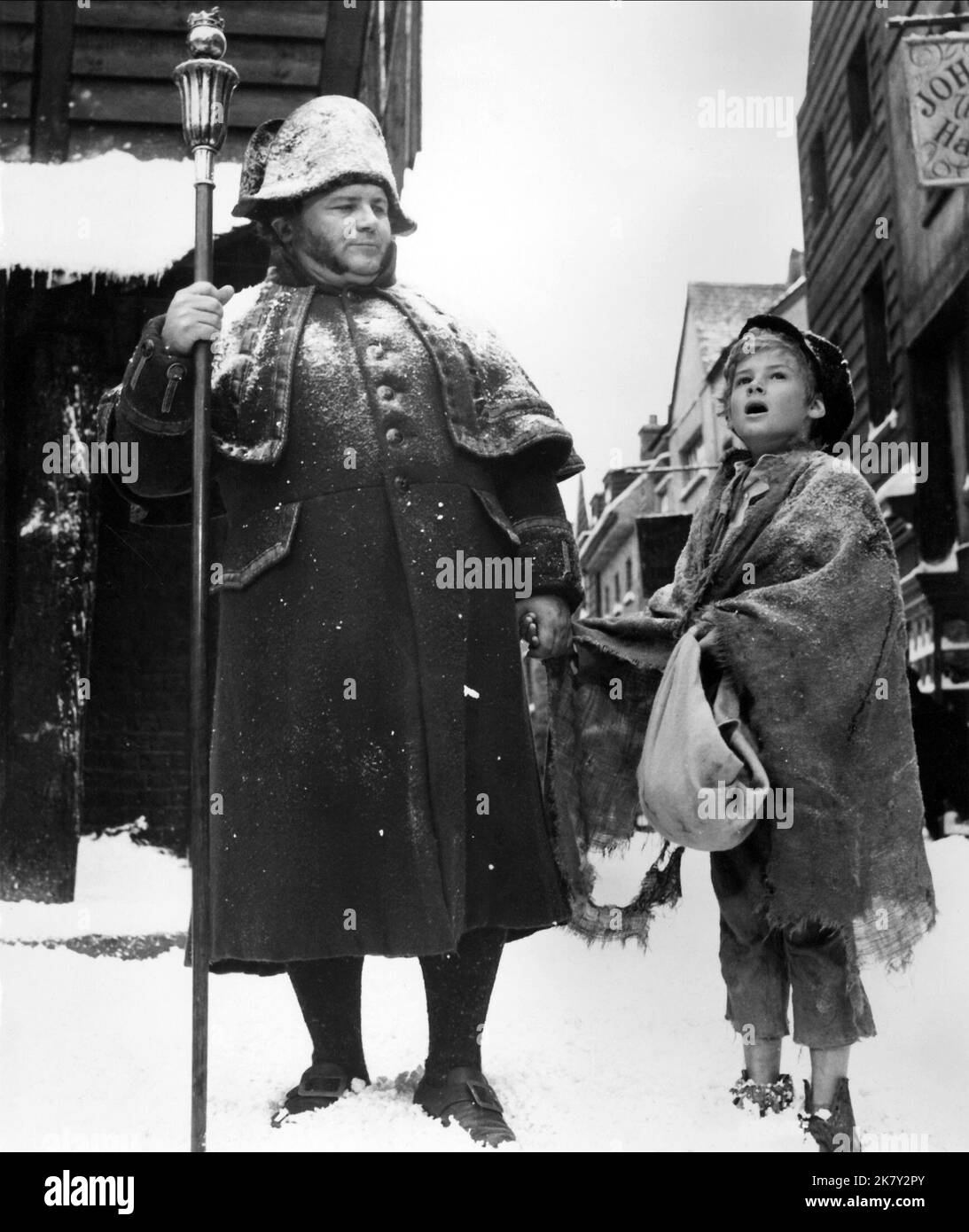 Harry Secombe & Mark Lester Film: Oliver! (1969) Charaktere: Mr. Bumble, Oliver Twist Regisseur: Carol Reed 26 September 1968 **WARNUNG** Dieses Foto ist nur für redaktionelle Verwendung bestimmt und unterliegt dem Copyright von ROMULUS und/oder dem von der Film- oder Produktionsfirma beauftragten Fotografen und kann nur durch Publikationen im Zusammenhang mit der Bewerbung des oben genannten Films reproduziert werden. Eine obligatorische Gutschrift an ROMULUS ist erforderlich. Der Fotograf sollte auch bei Bekanntwerden des Fotos gutgeschrieben werden. Ohne schriftliche Genehmigung der Film Company kann keine kommerzielle Nutzung gewährt werden. Stockfoto