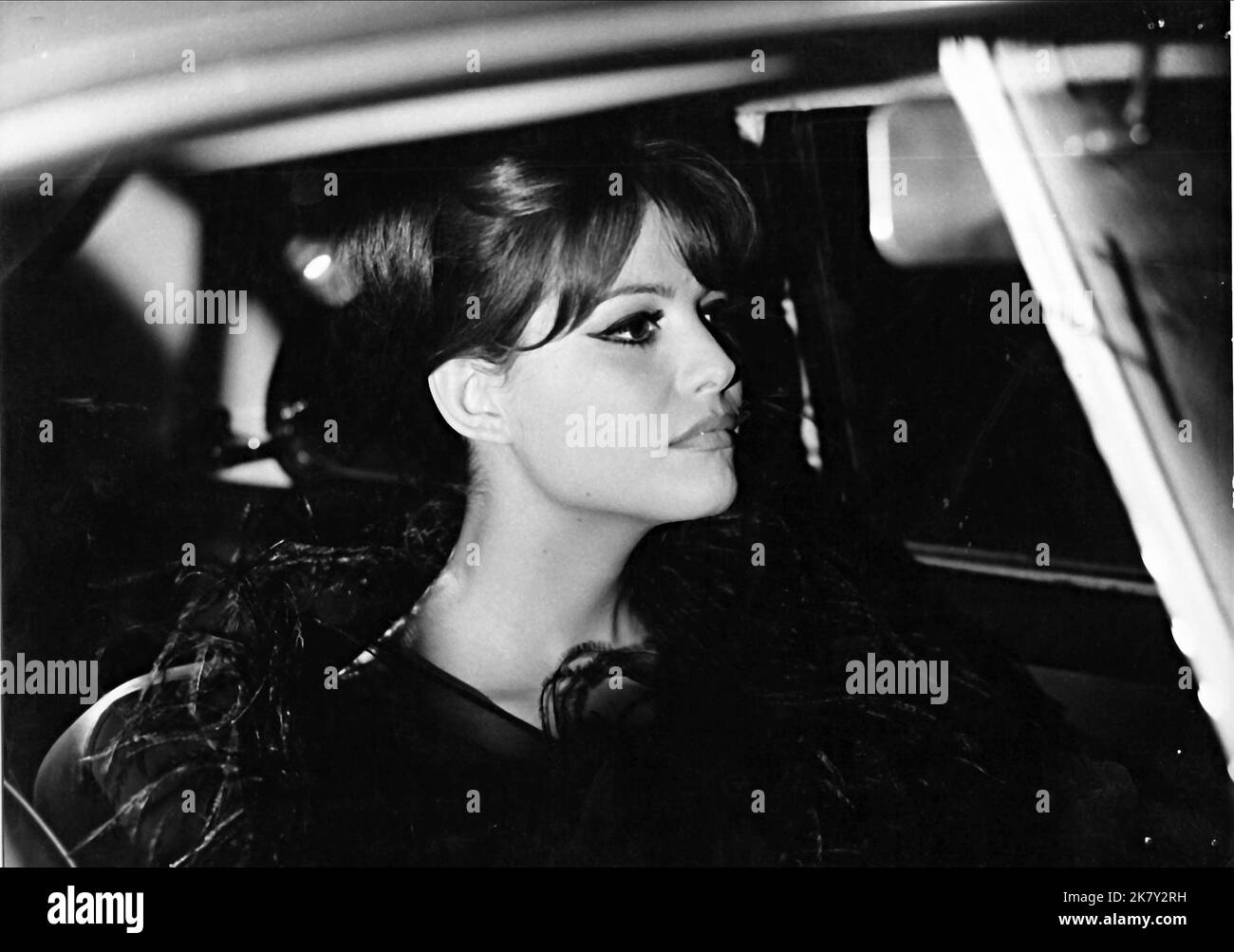 Claudia Cardinale Film 8 1/2; achteinhalb (Otto e mezzo) Charaktere: Claudia IT/FR 1963, Regie: Federico Fellini 14. Februar 1963 **WARNUNG** dieses Foto ist nur für redaktionelle Zwecke bestimmt und ist urheberrechtlich geschützt von FRANCINEX und/oder dem Fotografen, der von der Film- oder Produktionsgesellschaft beauftragt wurde. Eine obligatorische Gutschrift an FRANCINEX ist erforderlich. Der Fotograf sollte ebenfalls angerechnet werden, wenn er bekannt ist. Ohne schriftliche Genehmigung der Film Company kann keine kommerzielle Nutzung gewährt werden. Stockfoto