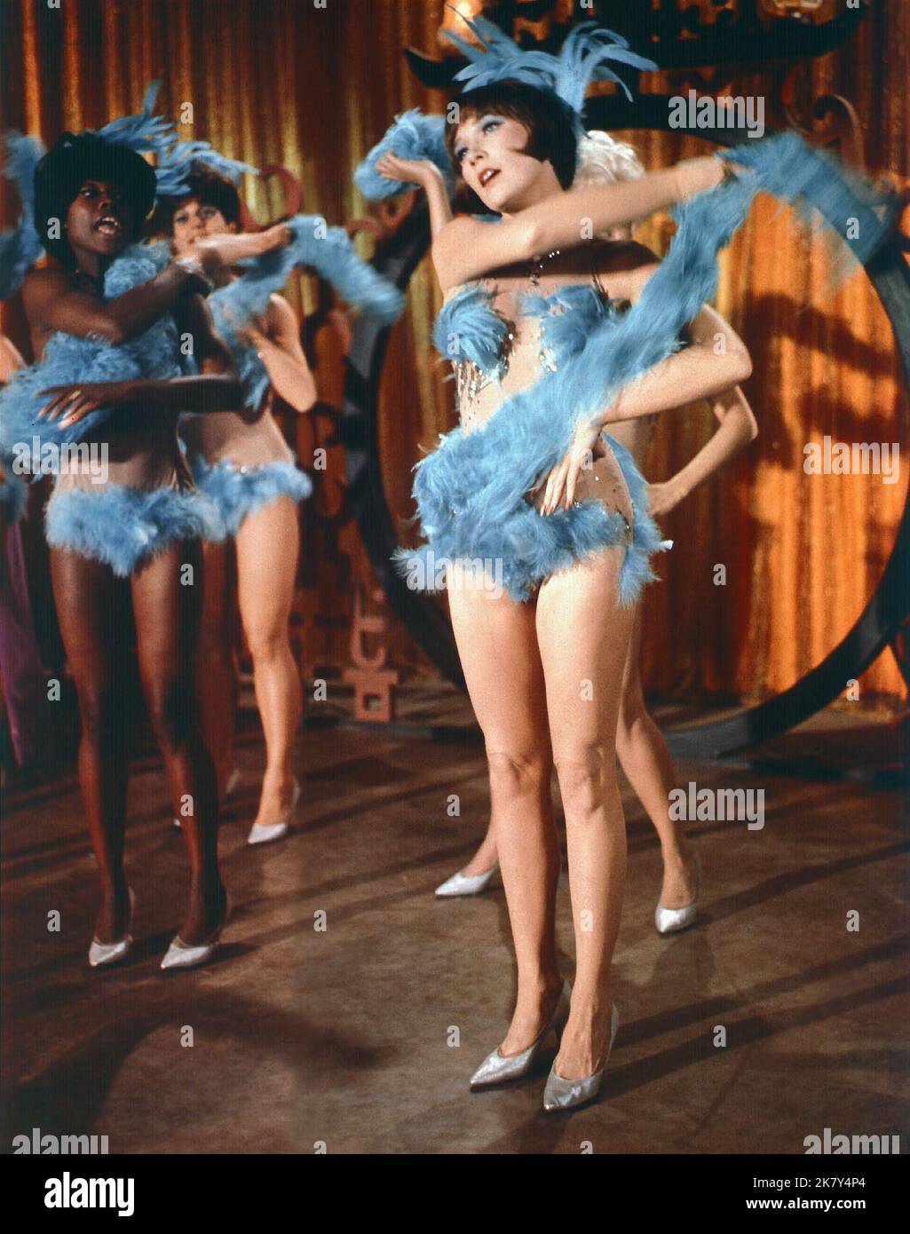 Shirley MacLaine Film Gambit (USA 1966) Charaktere: MIT Nicole Chang Regie: Ronald Neame 16. Dezember 1966 **WARNUNG** dieses Foto ist nur für redaktionelle Zwecke bestimmt und unterliegt dem Urheberrecht von UNIVERSAL PICTURES und/oder dem Fotografen, der von der Film or Production Company beauftragt wurde. Eine obligatorische Gutschrift für UNIVERSELLE BILDER ist erforderlich. Der Fotograf sollte ebenfalls angerechnet werden, wenn er bekannt ist. Ohne schriftliche Genehmigung der Film Company kann keine kommerzielle Nutzung gewährt werden. Stockfoto