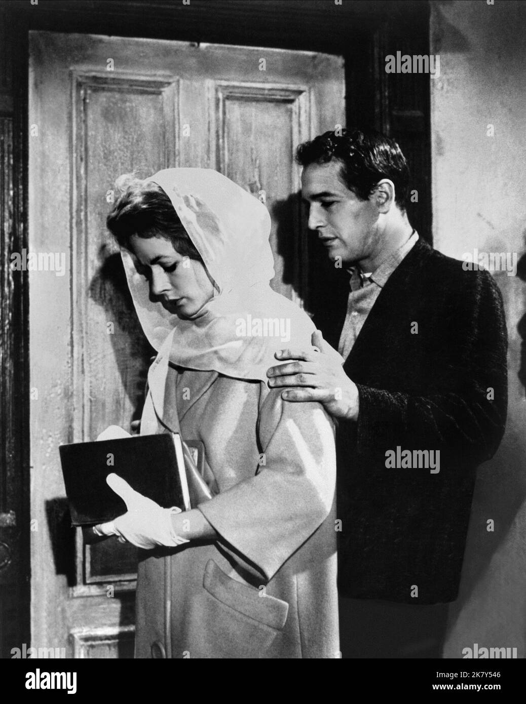 Piper Laurie & Paul Newman Film The Hustler (USA 1961) Charaktere: Sarah Packard & Eddie Felson Regie: Robert Rossen 25. September 1961 **WARNUNG** dieses Foto ist nur für redaktionelle Zwecke bestimmt und unterliegt dem Urheberrecht von 20TH CENTURY FOX und/oder dem Fotografen, der von der Film or Production Company zugewiesen wurde. Eine obligatorische Gutschrift für 20TH CENTURY FOX ist erforderlich. Der Fotograf sollte ebenfalls angerechnet werden, wenn er bekannt ist. Ohne schriftliche Genehmigung der Film Company kann keine kommerzielle Nutzung gewährt werden. Stockfoto