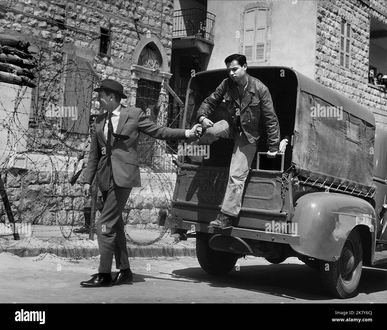 Sal Mineo Film: Exodus (USA 1960) Charaktere: Dov Landau / Literaturverfilmung (nach dem Buch von Leon URIs) Regie: Otto Preminger 15 December 1960 **WARNUNG** Dieses Foto ist nur für redaktionelle Verwendung bestimmt und unterliegt dem Copyright von UNITED ARTISTS und/oder dem von der Film- oder Produktionsgesellschaft beauftragten Fotografen und kann nur durch Publikationen im Zusammenhang mit der Bewerbung des oben genannten Films reproduziert werden. Eine obligatorische Gutschrift für UNITED ARTISTS ist erforderlich. Der Fotograf sollte auch bei Bekanntwerden des Fotos gutgeschrieben werden. Ohne schriftliche Genehmigung der Film Company kann keine kommerzielle Nutzung gewährt werden. Stockfoto