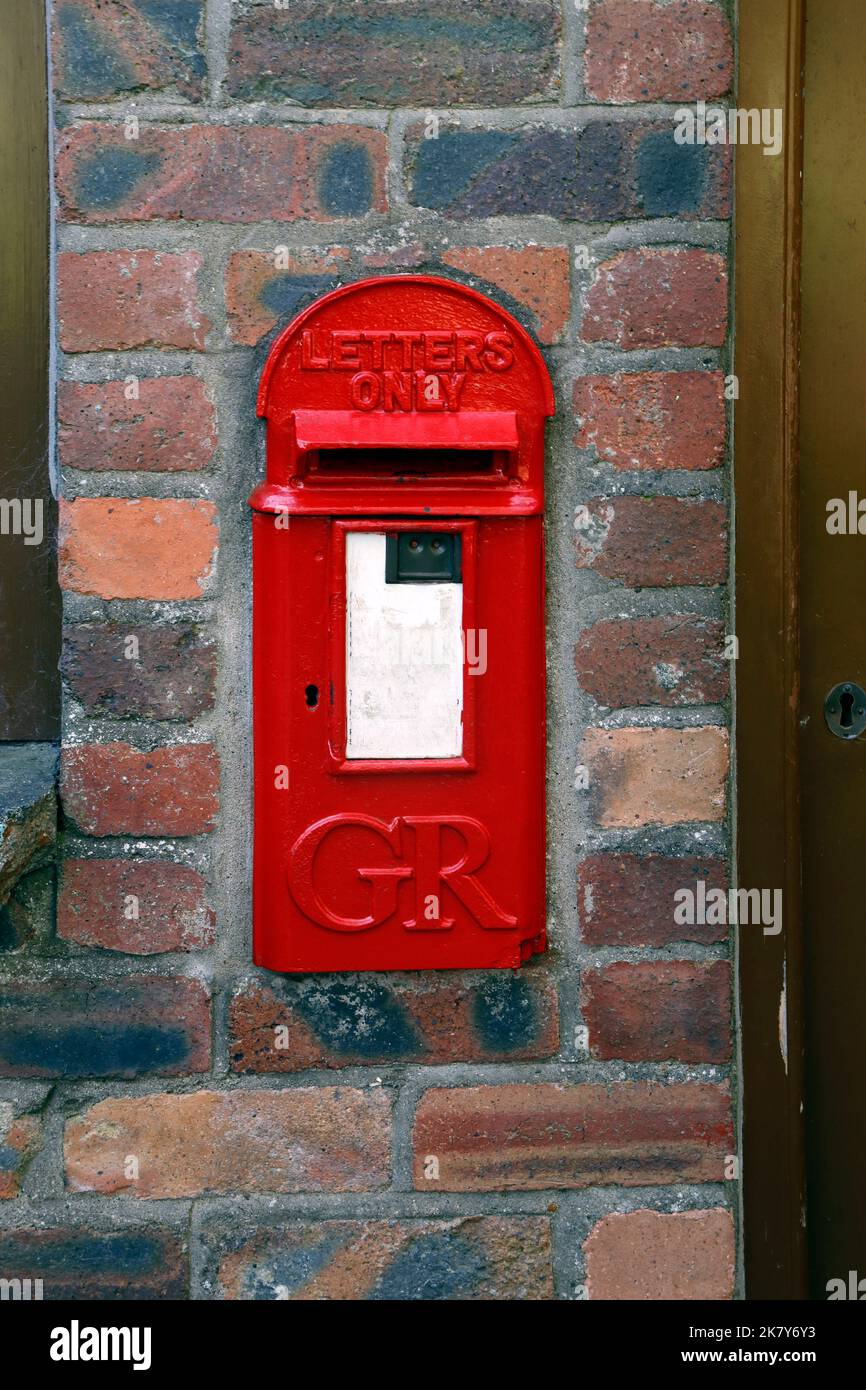 Beispiel eines roten Briefkastens von King George im St Fagans Museum of History, Cardiff. König George 5. Oder 6 Stockfoto