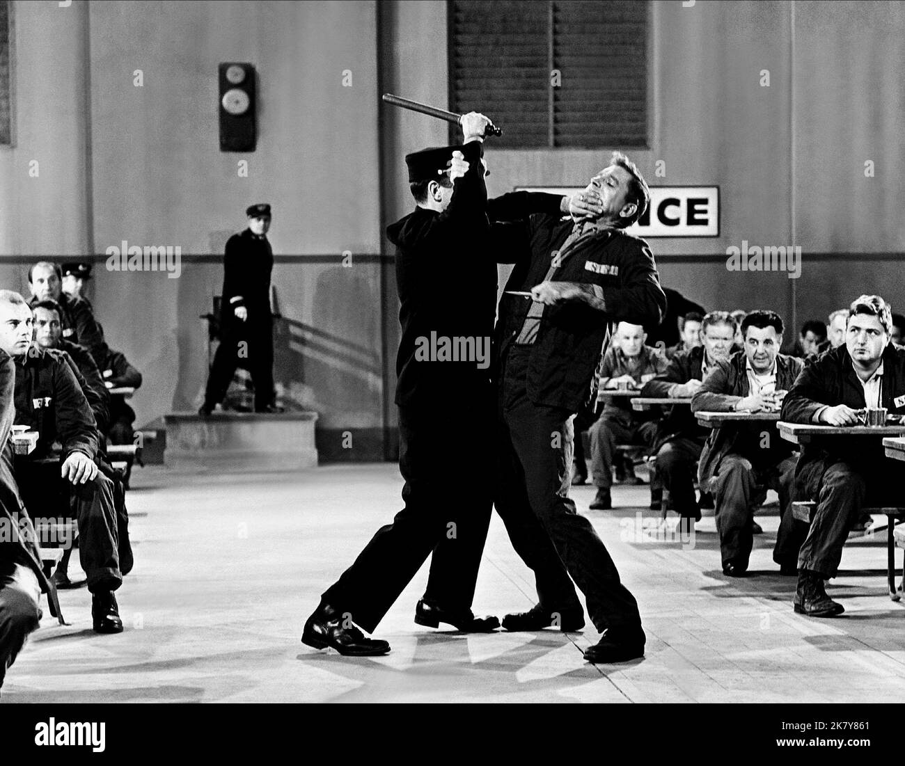 Burt Lancaster Film The Birdman of Alcatraz (USA 1962) Charaktere: Robert Franklin Stroud Regie: John Frankenheimer 03. Juli 1962 **WARNUNG** dieses Foto ist nur für redaktionelle Zwecke bestimmt und unterliegt dem Urheberrecht von UNITED ARTISTS und/oder dem Fotografen, der von der Film or Production Company zugewiesen wurde. Eine obligatorische Gutschrift für UNITED ARTISTS ist erforderlich. Der Fotograf sollte ebenfalls angerechnet werden, wenn er bekannt ist. Ohne schriftliche Genehmigung der Film Company kann keine kommerzielle Nutzung gewährt werden. Stockfoto