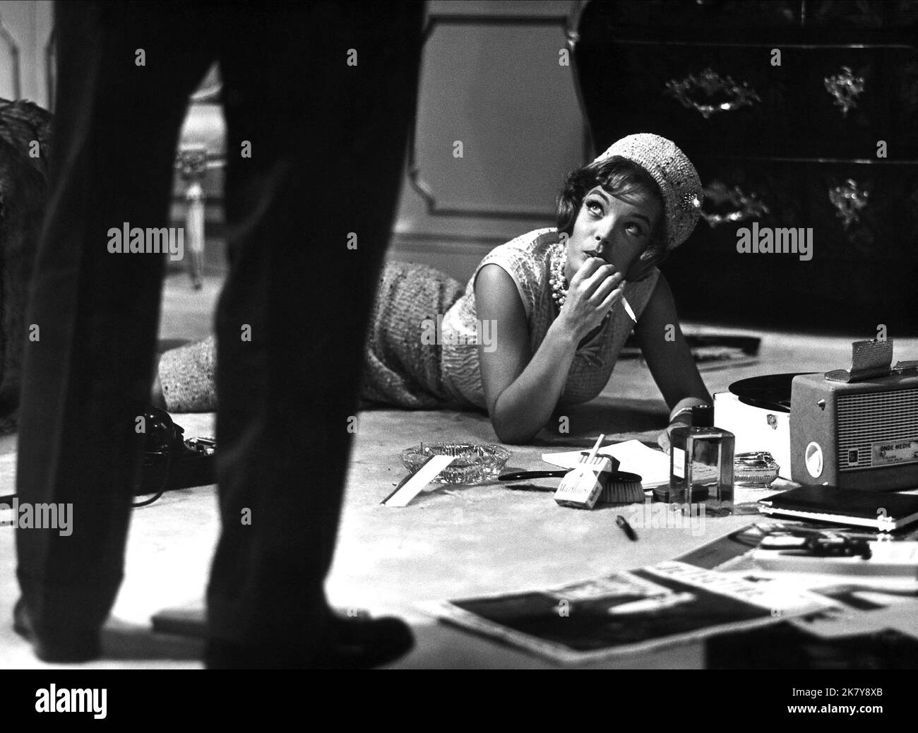 Romy Schneider Film Boccaccio '70 (EPISODEN Film) Charaktere: Pupe (Segment 'Il lavoro') IT/FR 1962, Regie: Luchino Visconti 22. Februar 1962 **WARNUNG** dieses Foto ist nur für redaktionelle Zwecke bestimmt und ist urheberrechtlich geschützt von BOTSCHAFTSBILDERN und/oder dem Fotografen, der von der Film- oder Produktionsgesellschaft beauftragt wurde. Eine obligatorische Gutschrift für BILDER DER BOTSCHAFT ist erforderlich. Der Fotograf sollte ebenfalls angerechnet werden, wenn er bekannt ist. Ohne schriftliche Genehmigung der Film Company kann keine kommerzielle Nutzung gewährt werden. Stockfoto