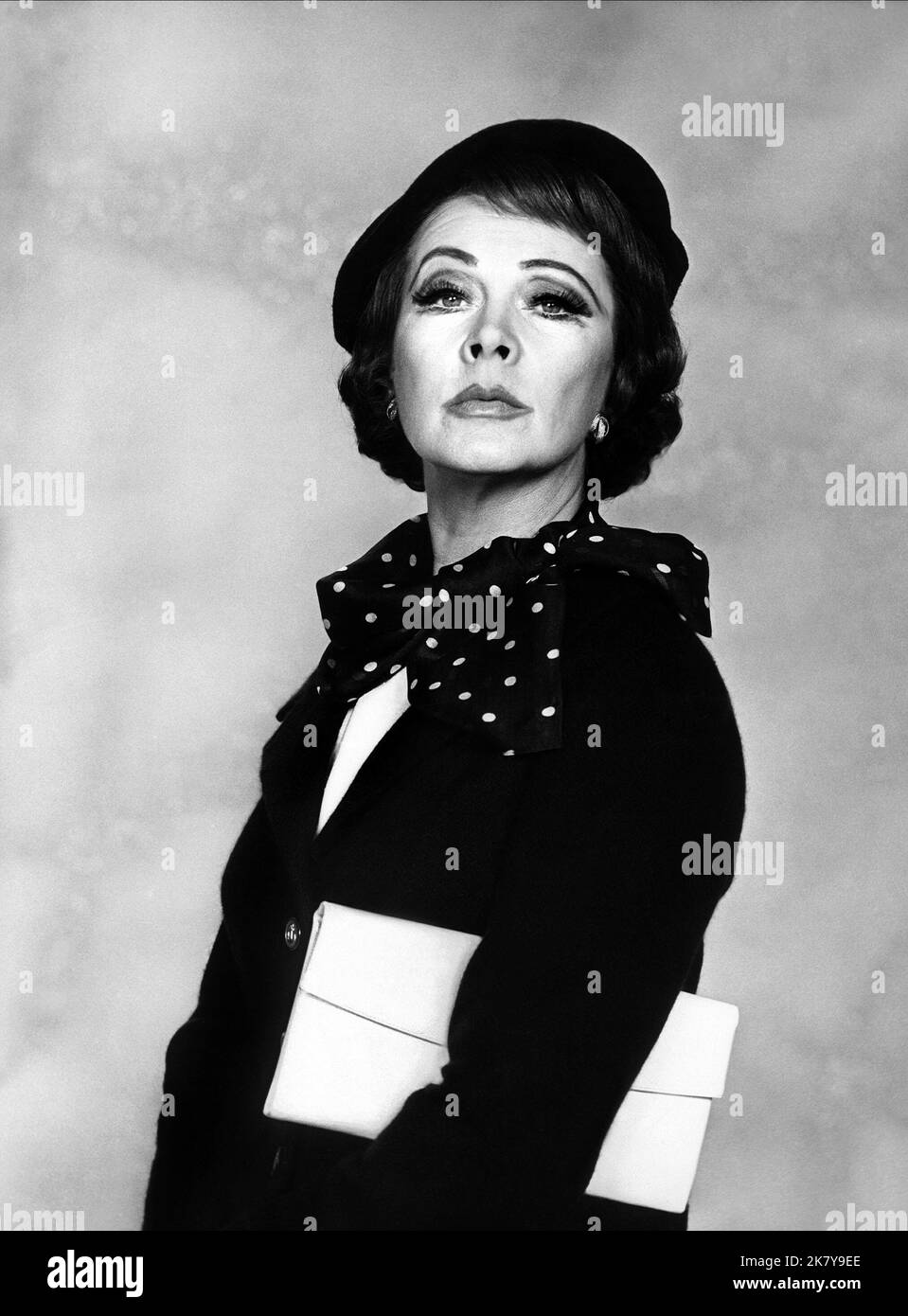 Vivien Leigh Film Ship of Fools (USA 1965) Regie: Stanley Kramer 29. Juli 1965 **WARNUNG** dieses Foto ist nur für redaktionelle Zwecke bestimmt und unterliegt dem Copyright von COLUMBIA und/oder dem Fotografen, der von der Film- oder Produktionsgesellschaft beauftragt wurde. Es kann nur durch Veröffentlichungen in Verbindung mit der Werbung für den oben genannten Film reproduziert werden. Eine obligatorische Gutschrift für COLUMBIA ist erforderlich. Der Fotograf sollte ebenfalls angerechnet werden, wenn er bekannt ist. Ohne schriftliche Genehmigung der Film Company kann keine kommerzielle Nutzung gewährt werden. Stockfoto