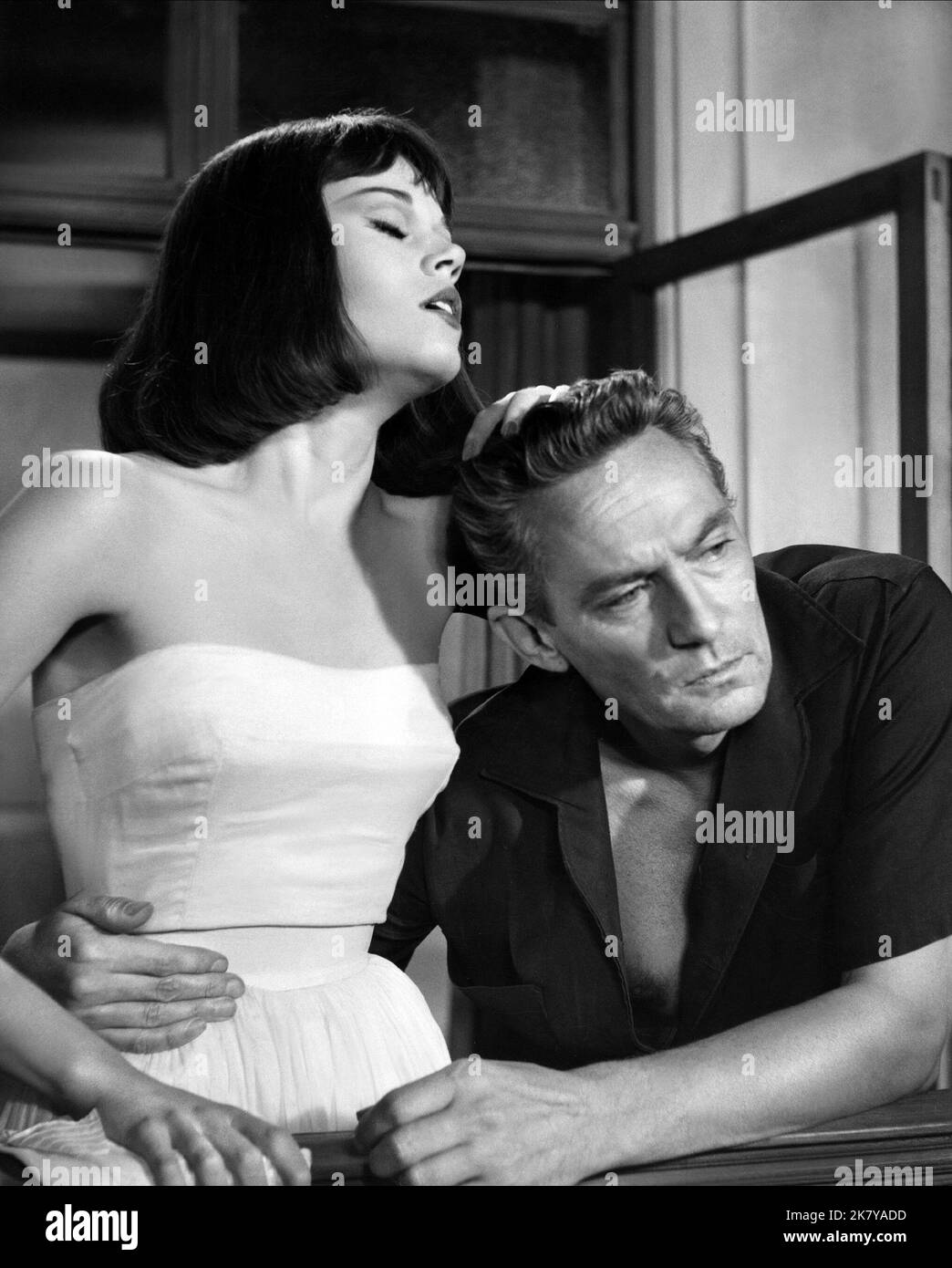 Jane Fonda & Peter Finch Film: In The Cool Of The Day (1965) Charaktere: Christine Bonner, Murray Logan Regie: Robert Stevens 20. Dezember 1963 **WARNUNG** Dieses Foto ist nur für redaktionelle Zwecke bestimmt und unterliegt dem Copyright von MGM und/oder dem von der Film- oder Produktionsfirma beauftragten Fotografen und kann nur durch Publikationen im Zusammenhang mit der Bewerbung des oben genannten Films reproduziert werden. Eine obligatorische Gutschrift an MGM ist erforderlich. Der Fotograf sollte auch bei Bekanntwerden des Fotos gutgeschrieben werden. Ohne schriftliche Genehmigung der Film Company kann keine kommerzielle Nutzung gewährt werden. Stockfoto