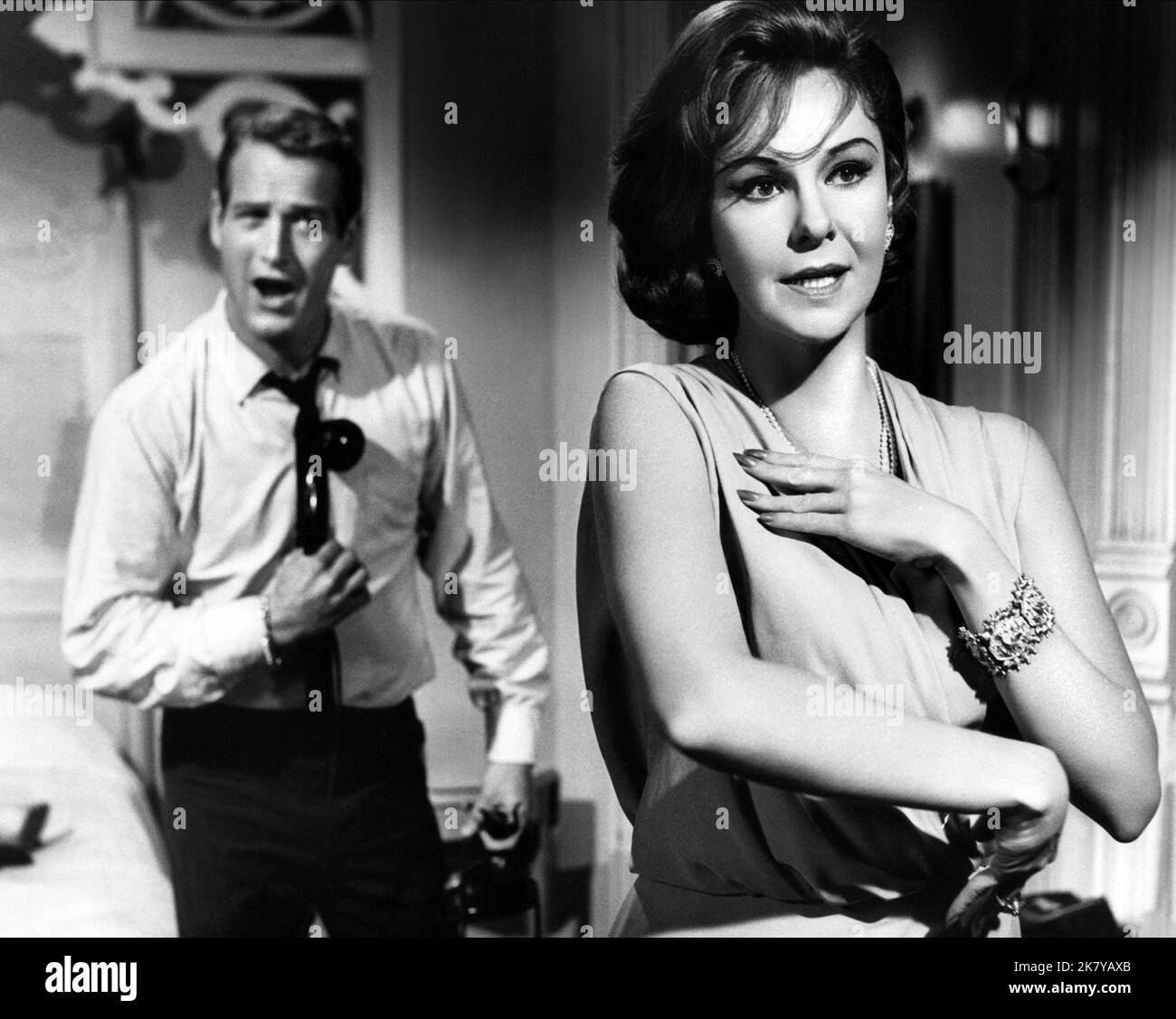 Paul Newman & Geraldine Page Film: Sweet Bird of Youth (USA 1962) Charaktere: Chance Wayne, Alexandra Del Lago / Literaturverfilmung (nach dem Theaterstück von Tennessee Williams) Regie: Richard Brooks 21. März 1962 **WARNUNG** Dieses Foto ist nur für den redaktionellen Gebrauch und das Copyright von ROXBURY PRODUCTIONS INC Und/oder den Fotografen, der vom Film- oder Produktionsunternehmen beauftragt wurde und nur durch Publikationen im Zusammenhang mit der Bewerbung des oben genannten Films reproduziert werden kann. Eine obligatorische Gutschrift an ROXBURY PRODUCTIONS INC Ist erforderlich. Der Fotograf sollte auch bei Bekanntwerden des Fotos gutgeschrieben werden. Nein c Stockfoto
