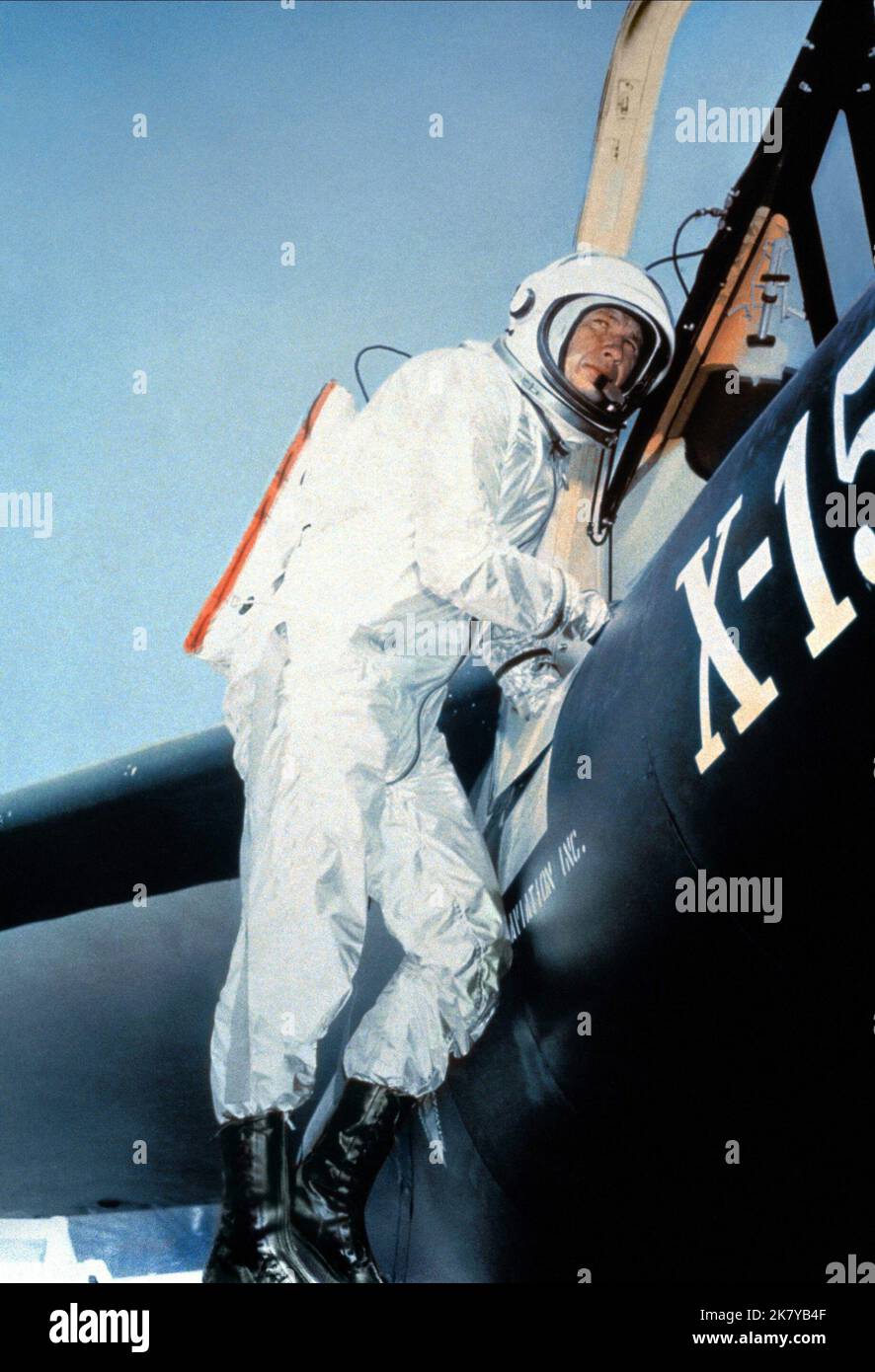Charles Bronson Film X-15 (1961) Charaktere: Lieutenant Oberst Lee Brandon Regie: Richard Donner 22. Dezember 1961 **WARNUNG** dieses Foto ist nur für redaktionelle Zwecke bestimmt und unterliegt dem Copyright von METRO-GOLDWYN-MAYER und/oder dem Fotografen, der von der Film- oder Produktionsgesellschaft beauftragt wurde, und kann nur durch Veröffentlichungen in Verbindung mit der Werbung für den obigen Film reproduziert werden. Es ist eine obligatorische Gutschrift für METRO-GOLDWYN-MAYER erforderlich. Der Fotograf sollte ebenfalls angerechnet werden, wenn er bekannt ist. Ohne schriftliche Genehmigung der Film Company kann keine kommerzielle Nutzung gewährt werden. Stockfoto