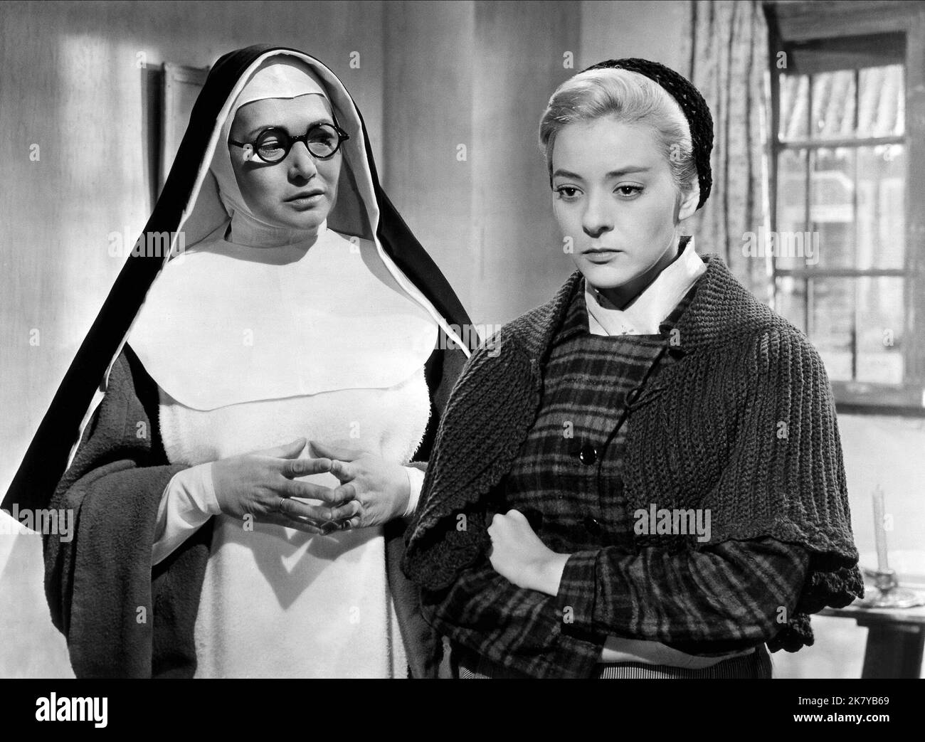 Silvia Pinal Film: Viridiana (1961) Charaktere: Viridiana Regie: Luis Buñuel 01 May 1961 **WARNUNG** Dieses Foto ist nur für den redaktionellen Gebrauch bestimmt und unterliegt dem Copyright von KINGSLEY-INT. Und/oder den Fotografen, der vom Film- oder Produktionsunternehmen beauftragt wurde und nur durch Publikationen im Zusammenhang mit der Bewerbung des oben genannten Films reproduziert werden kann. Eine obligatorische Gutschrift an KINGSLEY-INT. Ist erforderlich. Der Fotograf sollte auch bei Bekanntwerden des Fotos gutgeschrieben werden. Ohne schriftliche Genehmigung der Film Company kann keine kommerzielle Nutzung gewährt werden. Stockfoto