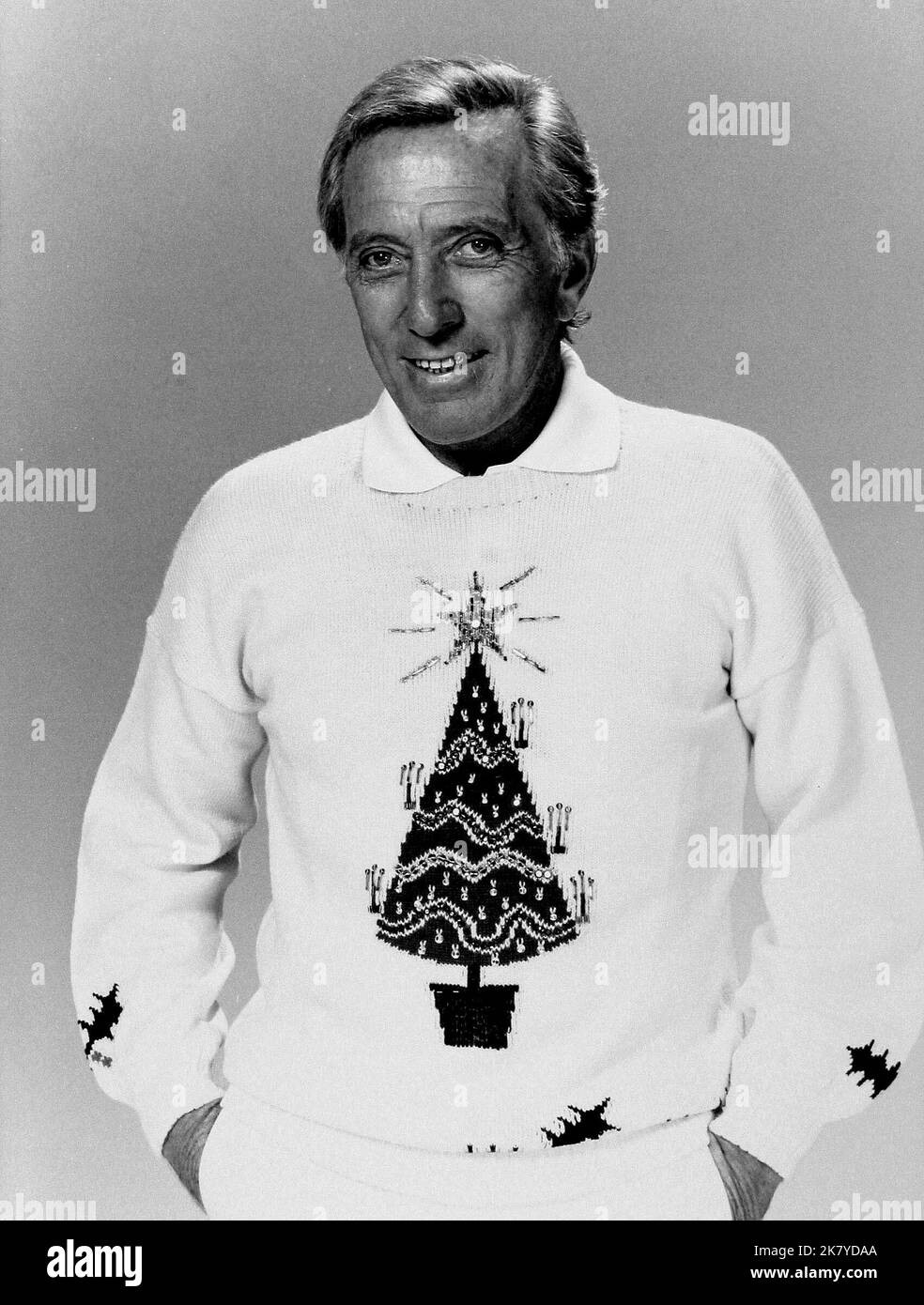 Andy Williams Television: The Andy Williams Show (1962) Charaktere: Selbst&#160;/ ... (2 Episoden, 1969-1971) 20. Dezember 1969 **WARNUNG** dieses Foto ist nur für redaktionelle Zwecke bestimmt und unterliegt dem Urheberrecht von NBC und/oder dem Fotografen, der von der Film or Production Company zugewiesen wurde. Eine obligatorische Gutschrift an NBC ist erforderlich. Der Fotograf sollte ebenfalls angerechnet werden, wenn er bekannt ist. Ohne schriftliche Genehmigung der Film Company kann keine kommerzielle Nutzung gewährt werden. Stockfoto