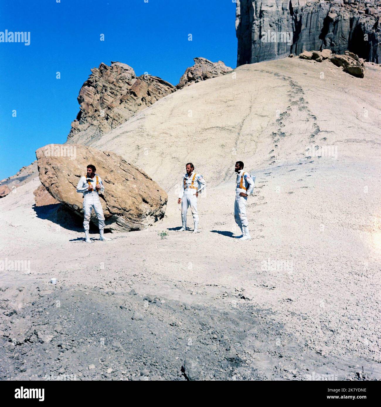 Robert Gunner, Charlton Heston & Jeff Burton Film: Planet der Affen (USA 1968) Charaktere: Landon,George Taylor & Dodge Regie: Franklin J. Schaffner 08 February 1968 **WARNUNG** Dieses Foto ist nur für den redaktionellen Gebrauch bestimmt und unterliegt dem Copyright von 20. CENTURY FOX und/oder des Fotografen, der von der Film- oder Produktionsfirma beauftragt wurde, und kann nur durch Publikationen im Zusammenhang mit der Bewerbung des oben genannten Films reproduziert werden. Eine obligatorische Gutschrift an 20. CENTURY FOX ist erforderlich. Der Fotograf sollte auch bei Bekanntwerden des Fotos gutgeschrieben werden. Eine kommerzielle Nutzung kann ohne schriftliche Genehmigung von nicht gewährt werden Stockfoto