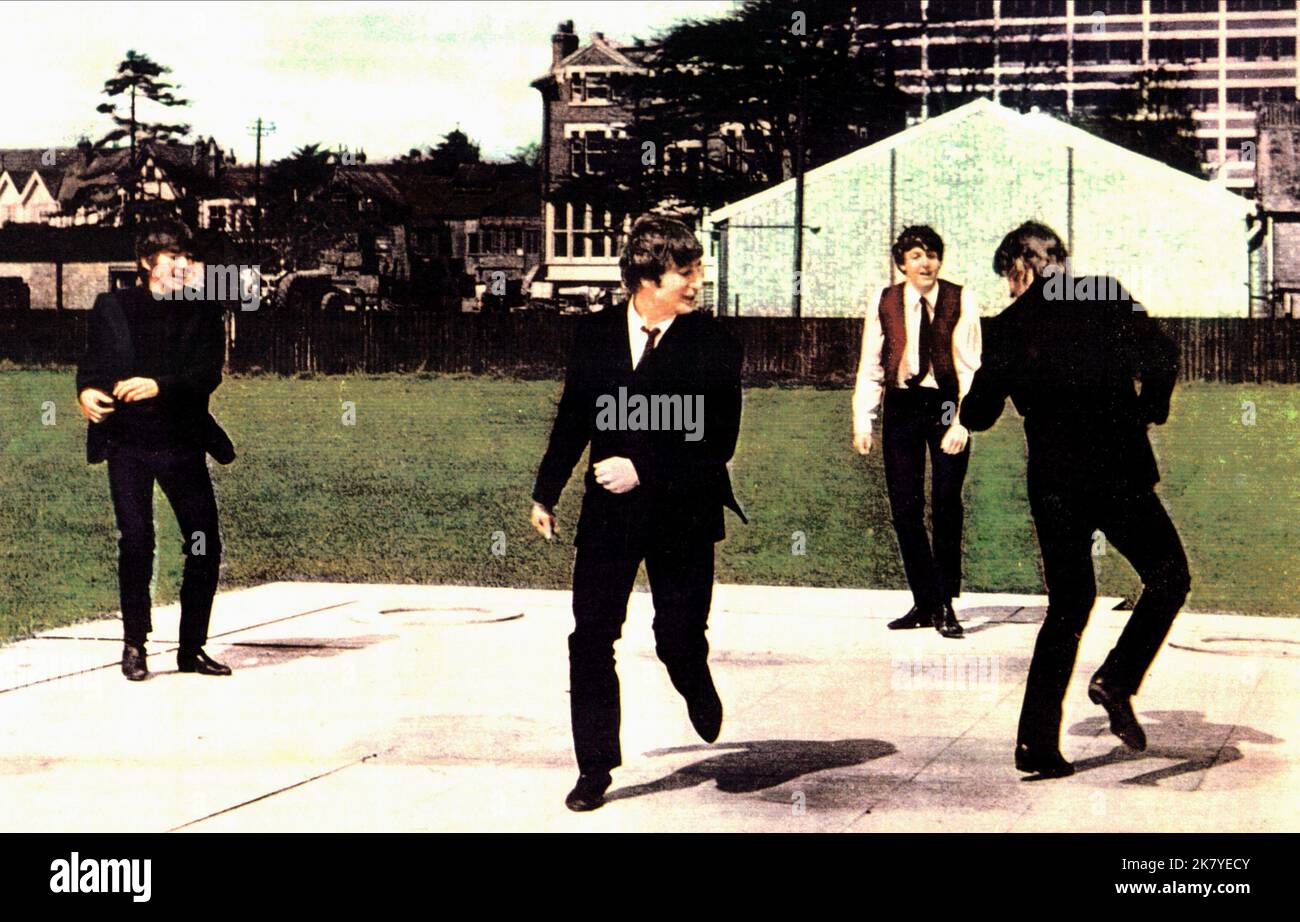 Paul McCartney, George Harrison, Ringo Starr & John Lennon Film: A Hard Day'S Night; The Beatles (UK 1964) Charaktere: Paul,George,Ringo & John Regie: Richard Lester 06 July 1964 **WARNUNG** Dieses Foto ist nur für den redaktionellen Gebrauch bestimmt und unterliegt dem Copyright von UNITED ARTISTS und/oder dem Fotografen, der von der Film- oder Produktionsfirma beauftragt wurde und darf nur durch Publikationen im Zusammenhang mit der Bewerbung des oben genannten Films reproduziert werden. Eine obligatorische Gutschrift für UNITED ARTISTS ist erforderlich. Der Fotograf sollte auch bei Bekanntwerden des Fotos gutgeschrieben werden. Ohne schriftliche Genehmigung kann keine kommerzielle Nutzung gewährt werden Stockfoto