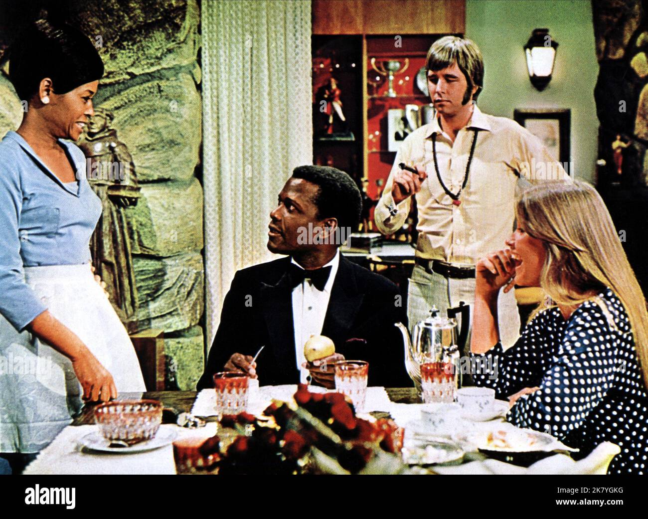 Abbey Lincoln, Sidney Poitier, Beau Bridges & Lauri Peters Film: For Love Of Ivy (1963) Charaktere: Ivy Moore,Jack Parks,Tim Austin & Gena Austin Regie: Daniel Mann 17 July 1968 **WARNUNG** Dieses Foto ist nur für redaktionelle Zwecke bestimmt und unterliegt dem Copyright von ABC und/oder des Fotografen, der von der Film- oder Produktionsfirma beauftragt wurde und darf nur von Publikationen im Zusammenhang mit der Bewerbung des oben genannten Films reproduziert werden. Eine obligatorische Gutschrift an ABC ist erforderlich. Der Fotograf sollte auch bei Bekanntwerden des Fotos gutgeschrieben werden. Ohne schriftliche Genehmigung der Film Compan kann keine kommerzielle Nutzung gewährt werden Stockfoto