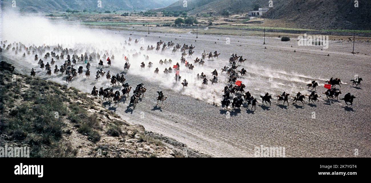 Camels & Horses Race Film: Lawrence von Arabien (UK 1962) Regie: David Lean 10. Dezember 1962 **WARNUNG** Dieses Foto ist nur für redaktionelle Zwecke bestimmt und unterliegt dem Copyright von COLUMBIA und/oder des Fotografen, der von der Film- oder Produktionsfirma beauftragt wurde, und kann nur von Publikationen im Zusammenhang mit der Bewerbung des oben genannten Films reproduziert werden. Eine obligatorische Gutschrift an COLUMBIA ist erforderlich. Der Fotograf sollte auch bei Bekanntwerden des Fotos gutgeschrieben werden. Ohne schriftliche Genehmigung der Film Company kann keine kommerzielle Nutzung gewährt werden. Stockfoto