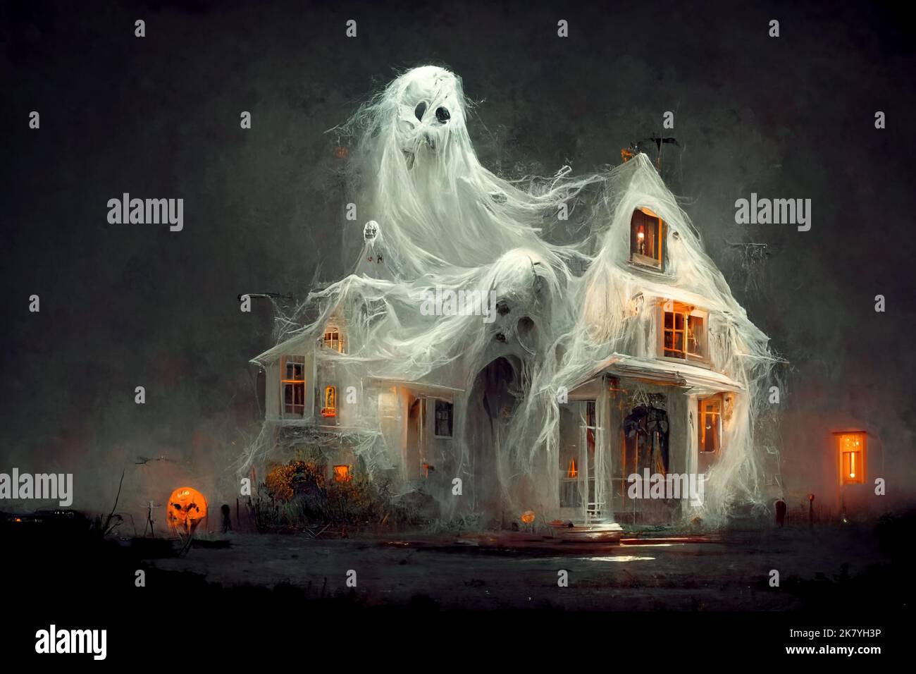 Geisterhaus mit Halloween Dekoration auf dunklem Nachtshintergrund Stockfoto