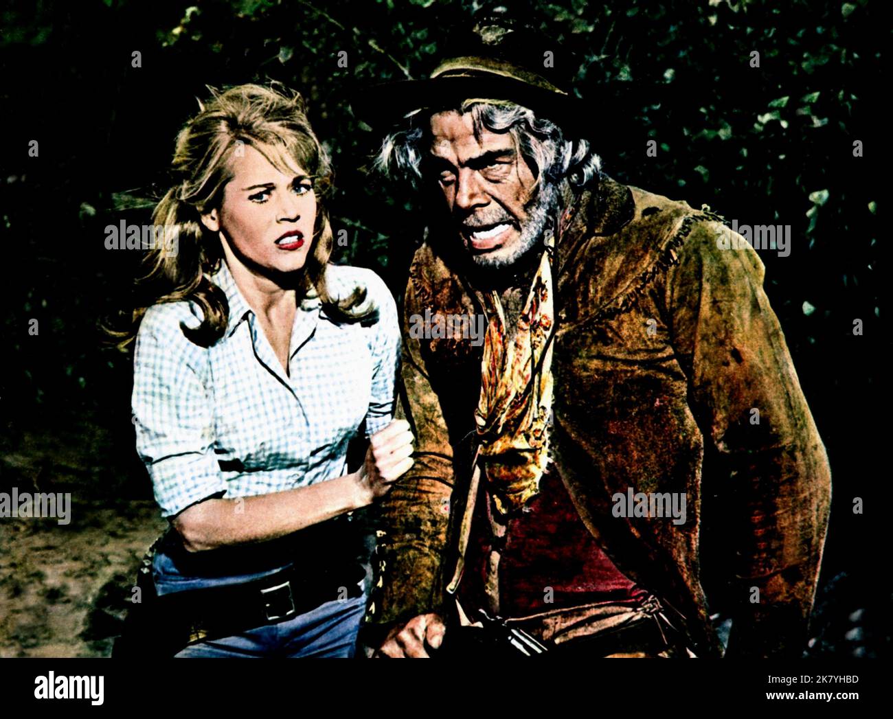 Jane Fonda & Lee Marvin Film Cat Ballou (1963) Charaktere: Catherine 'Cat' Ballou & Kid Shelleen Regie: Elliot Silverstein 24. Juni 1965 **WARNUNG** dieses Foto ist nur für redaktionelle Zwecke bestimmt und unterliegt dem Copyright von COLUMBIA und/oder dem Fotografen, der von der Film or Production Company zugewiesen wurde. Es kann nur durch Veröffentlichungen in Verbindung mit der Werbung für den oben genannten Film reproduziert werden. Eine obligatorische Gutschrift für COLUMBIA ist erforderlich. Der Fotograf sollte ebenfalls angerechnet werden, wenn er bekannt ist. Ohne schriftliche Genehmigung der Film Company kann keine kommerzielle Nutzung gewährt werden. Stockfoto