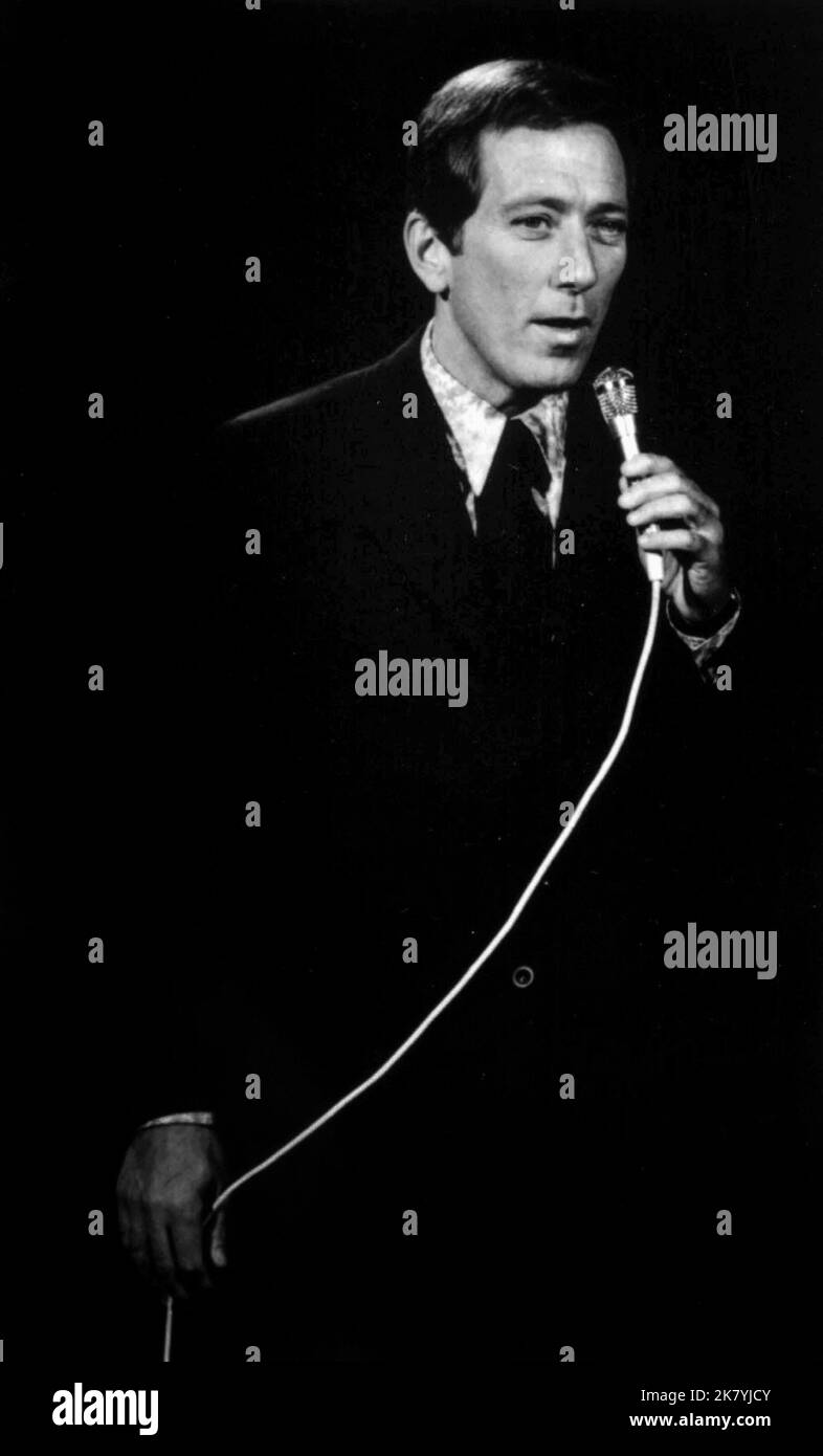 Andy Williams Television: The Andy Williams Show (1960) Charaktere: Selbst&#160;/ ... (2 Episoden, 1969-1971) 20. Dezember 1969 **WARNUNG** dieses Foto ist nur für redaktionelle Zwecke bestimmt und unterliegt dem Urheberrecht von NBC und/oder dem Fotografen, der von der Film or Production Company zugewiesen wurde. Eine obligatorische Gutschrift an NBC ist erforderlich. Der Fotograf sollte ebenfalls angerechnet werden, wenn er bekannt ist. Ohne schriftliche Genehmigung der Film Company kann keine kommerzielle Nutzung gewährt werden. Stockfoto