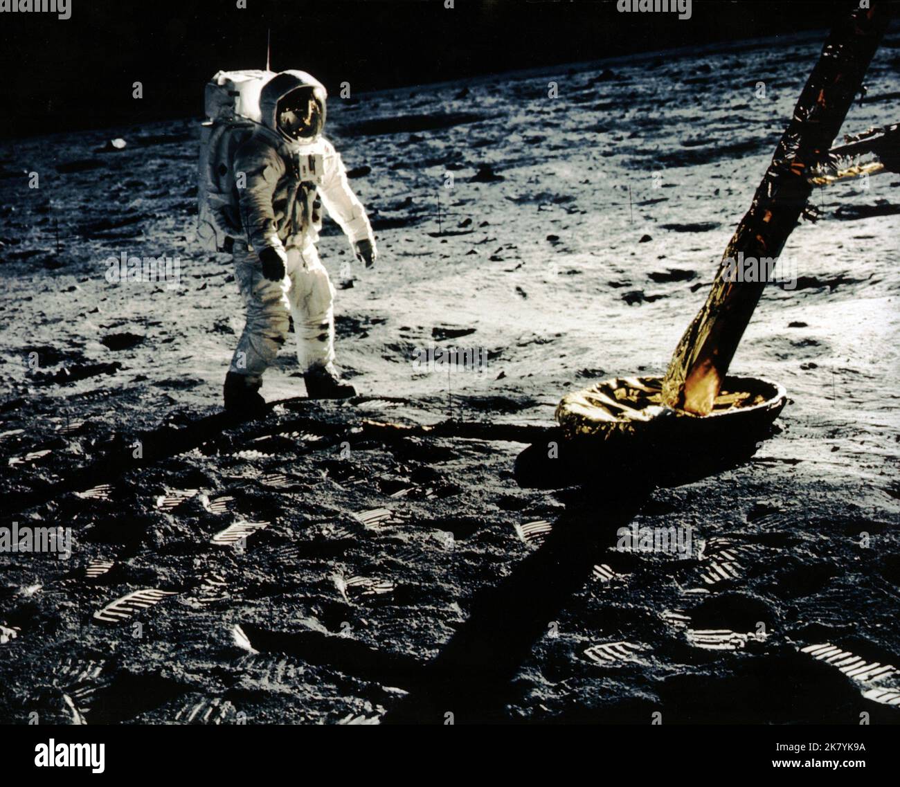 Buzz Edwin Aldrin Film Apollo 11 Astronaut (1969) 20. Juli 1969 **WARNUNG** dieses Foto ist nur für redaktionelle Zwecke bestimmt und unterliegt dem Copyright der NASA und/oder des von der Film- oder Produktionsgesellschaft beauftragten Fotografen und kann nur durch Veröffentlichungen in Verbindung mit der Werbung für den oben genannten Film reproduziert werden. Es ist eine obligatorische Gutschrift an die NASA erforderlich. Der Fotograf sollte ebenfalls angerechnet werden, wenn er bekannt ist. Ohne schriftliche Genehmigung der Film Company kann keine kommerzielle Nutzung gewährt werden. Stockfoto
