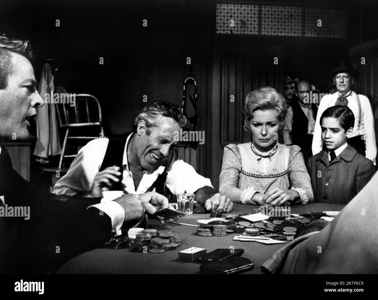 Jason Robards & Joanne Woodward Film A Big Hand for the Little Lady (USA 1966) Charaktere: Henry P.G. Drummond, Mary Regie: Fielder Cook 31 Mai 1966 **WARNUNG** dieses Foto ist nur für redaktionelle Zwecke bestimmt und ist urheberrechtlich geschützt von WARNER BROS. Und/oder dem von der Film- oder Produktionsgesellschaft beauftragten Fotografen und dürfen nur durch Veröffentlichungen in Verbindung mit der Werbung für den oben genannten Film reproduziert werden. Eine obligatorische Gutschrift an WARNER BROS. Ist erforderlich. Der Fotograf sollte ebenfalls angerechnet werden, wenn er bekannt ist. Ohne schriftliche Genehmigung der Film Company kann keine kommerzielle Nutzung gewährt werden. Stockfoto