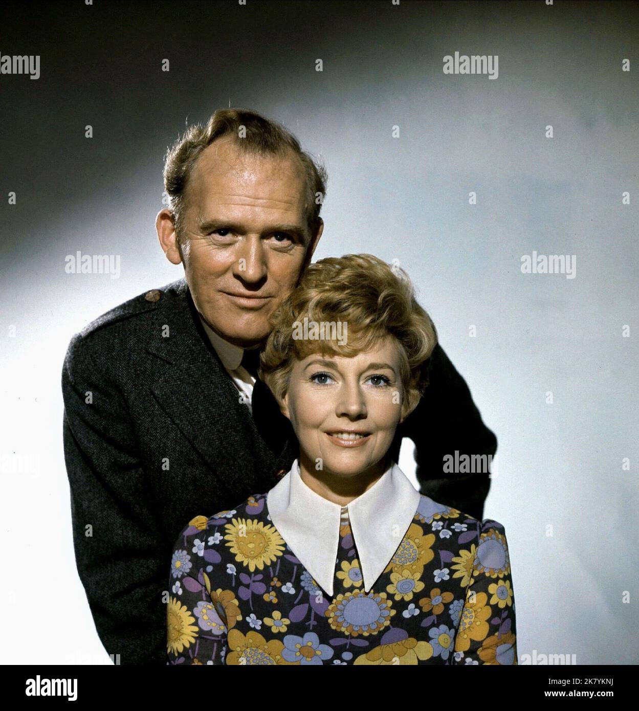 Gordon Jackson Film: The Prime of Miss Jean Brodie (UK/USA 1969) Charaktere: Gordon Lowther Regie: Ronald Neame 24 February 1969 **WARNUNG** Dieses Foto ist nur für den redaktionellen Gebrauch bestimmt und unterliegt dem Copyright von 20. CENTURY FOX und/oder des Fotografen, der von der Film- oder Produktionsfirma beauftragt wurde, und kann nur von Publikationen im Zusammenhang mit der Bewerbung des oben genannten Films reproduziert werden. Eine obligatorische Gutschrift an 20. CENTURY FOX ist erforderlich. Der Fotograf sollte auch bei Bekanntwerden des Fotos gutgeschrieben werden. Ohne schriftliche Genehmigung der Film Company kann keine kommerzielle Nutzung gewährt werden. Stockfoto