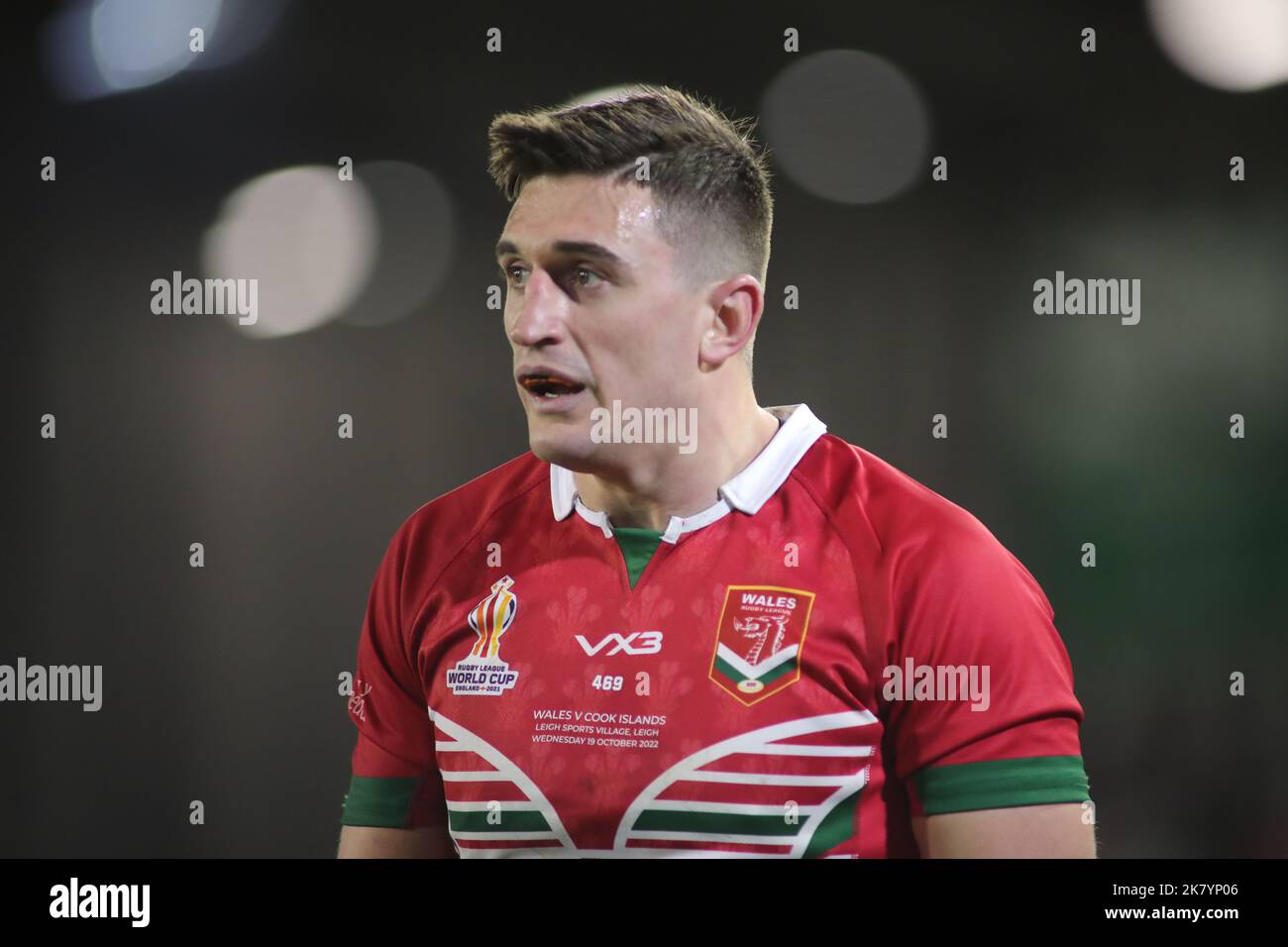 Leigh, Großbritannien. 19. Oktober 2022. Leigh Sports Village, Leigh, Lancashire, 19.. Oktober 2022 Rugby League World Cup 2021 Wales Rugby League vs Cook Irelands Rugby League Joe Burke of Wales Rugby League Credit: Touchlinepics/Alamy Live News Stockfoto