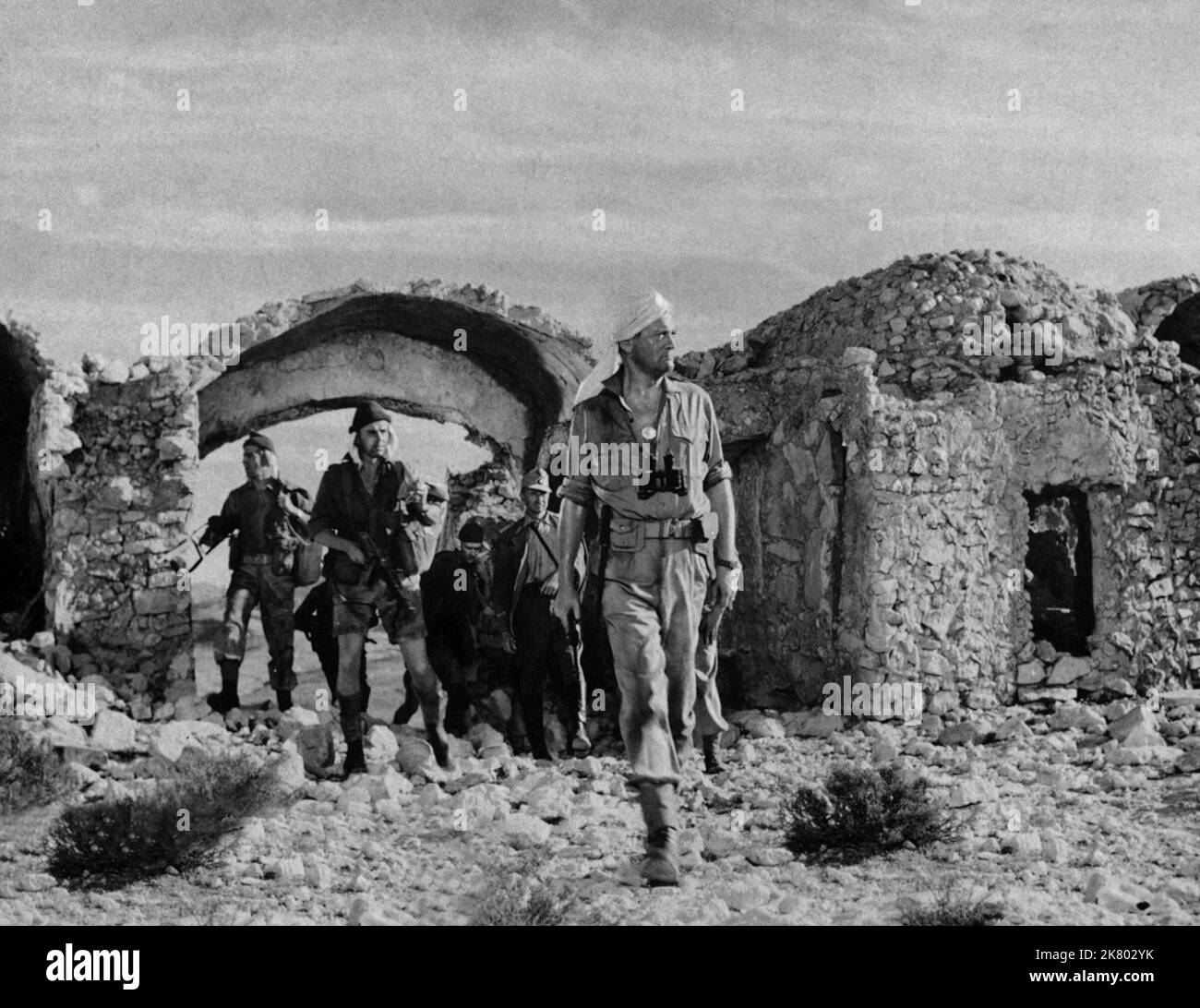 Curd Jurgens Film Bitter Victory (1958) Regie: Nicholas Ray 17. September 1957 **WARNUNG** dieses Foto ist nur für redaktionelle Zwecke bestimmt und ist urheberrechtlich geschützt von COLUMBIA und/oder dem Fotografen, der von der Film- oder Produktionsgesellschaft beauftragt wurde und kann nur durch Veröffentlichungen in Verbindung mit der Werbung für den oben genannten Film reproduziert werden. Eine obligatorische Gutschrift für COLUMBIA ist erforderlich. Der Fotograf sollte ebenfalls angerechnet werden, wenn er bekannt ist. Ohne schriftliche Genehmigung der Film Company kann keine kommerzielle Nutzung gewährt werden. Stockfoto Curd Jurgens Film Bitter Victory (1958) Regie: Nicholas Ray 17. September 1957 **WARNUNG** dieses Foto ist nur für redaktionelle Zwecke bestimmt und ist urheberrechtlich geschützt von COLUMBIA und/oder dem Fotografen, der von der Film- oder Produktionsgesellschaft beauftragt wurde und kann nur durch Veröffentlichungen in Verbindung mit der Werbung für den oben genannten Film reproduziert werden. Eine obligatorische Gutschrift für COLUMBIA ist erforderlich. Der Fotograf sollte ebenfalls angerechnet werden, wenn er bekannt ist. Ohne schriftliche Genehmigung der Film Company kann keine kommerzielle Nutzung gewährt werden. Stockfoto