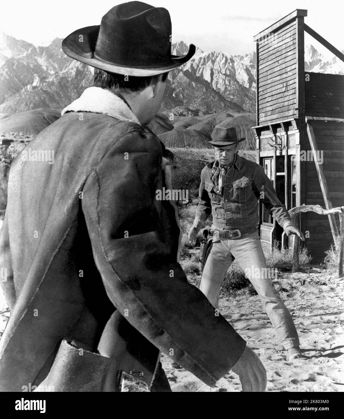 Richard Widmark Film The Law und Jake Wade (USA 1958) Charaktere: Clint Hollister Regie: John Sturges 06. Juni 1958 **WARNUNG** dieses Foto ist nur für redaktionelle Zwecke bestimmt und unterliegt dem Urheberrecht von MGM und/oder dem Fotografen, der von der Film or Production Company beauftragt wurde. Es kann nur durch Veröffentlichungen in Verbindung mit der Werbung für den oben genannten Film reproduziert werden. Eine obligatorische Gutschrift an MGM ist erforderlich. Der Fotograf sollte ebenfalls angerechnet werden, wenn er bekannt ist. Ohne schriftliche Genehmigung der Film Company kann keine kommerzielle Nutzung gewährt werden. Stockfoto