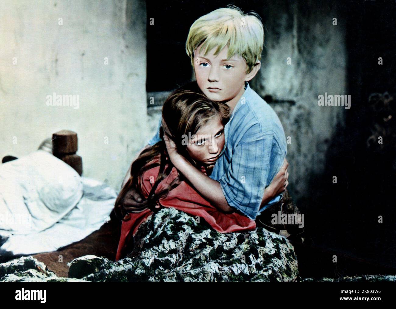 Carla Challoner & Richard Williams Film Heart of A Child (1958) Charaktere: Elsa & Karl Regie: Clive Donner 01. Mai 1958 **WARNUNG** dieses Foto ist nur für redaktionelle Zwecke bestimmt und unterliegt dem Urheberrecht der RANGORGANISATION und/oder des Fotografen, der von der Film- oder Produktionsgesellschaft zugewiesen wurde. Es kann nur durch Veröffentlichungen in Verbindung mit der Werbung für den oben genannten Film reproduziert werden. Eine obligatorische Gutschrift für DIE RANGORGANISATION ist erforderlich. Der Fotograf sollte ebenfalls angerechnet werden, wenn er bekannt ist. Ohne schriftliche Genehmigung der Film Company kann keine kommerzielle Nutzung gewährt werden. Stockfoto