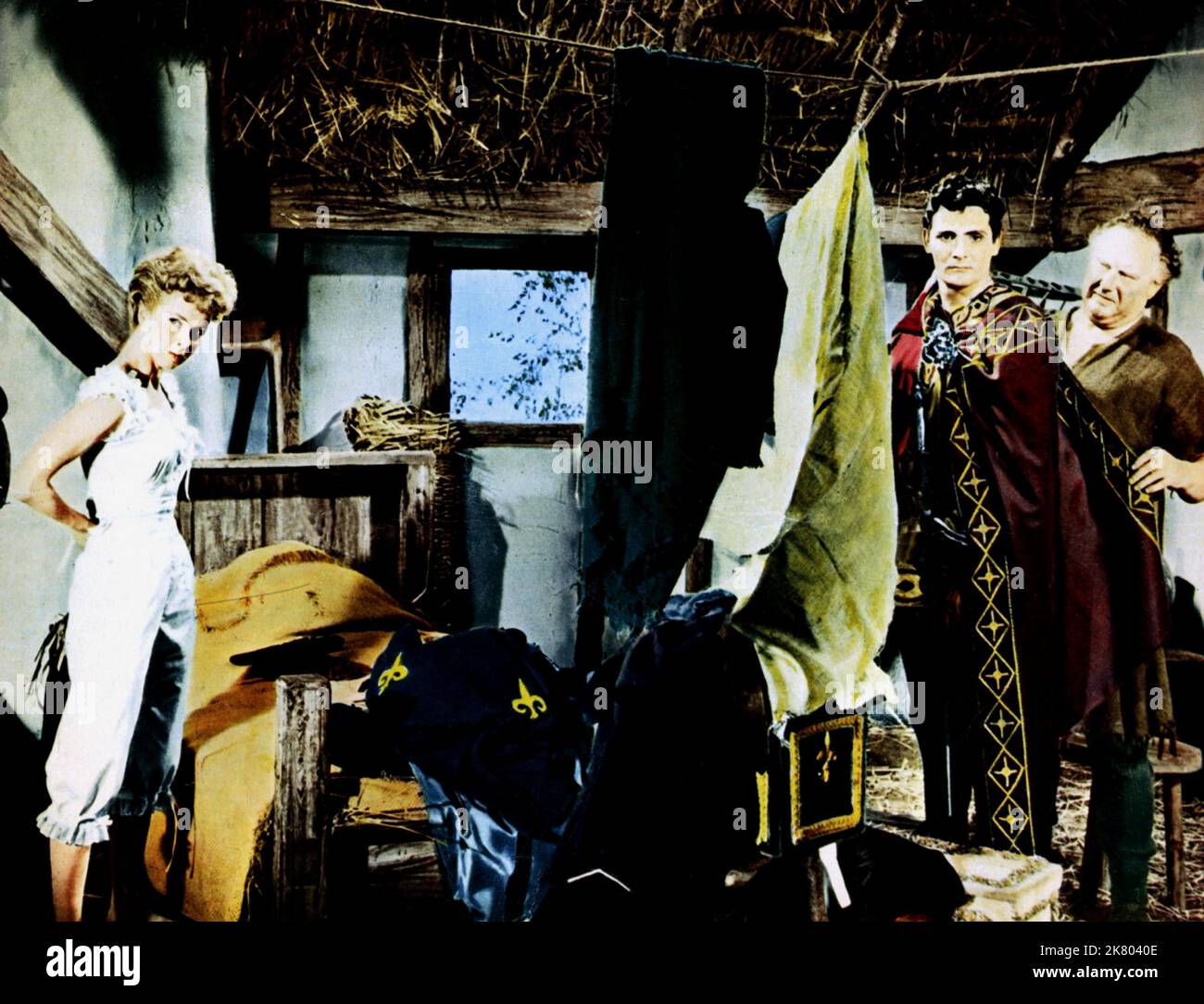 June Laverick, David Hedison & George Woodbridge Film: Sohn von Robin Hood (UK 1958) Charaktere: Deering Hood, Jamie (als Al Hedison) & Little John Regie: George Sherman 11 December 1958 **WARNUNG** Dieses Foto ist nur für redaktionelle Verwendung bestimmt und unterliegt dem Copyright von ARGO FILMPRODUKTIONEN und/oder dem Fotografen, der von der Film- oder Produktionsfirma beauftragt wurde und kann nur von Publikationen im Zusammenhang mit der Bewerbung des oben genannten Films reproduziert werden. Eine obligatorische Gutschrift für ARGO-FILMPRODUKTIONEN ist erforderlich. Der Fotograf sollte auch bei Bekanntwerden des Fotos gutgeschrieben werden. Eine kommerzielle Nutzung kann ohne diese nicht gewährt werden Stockfoto