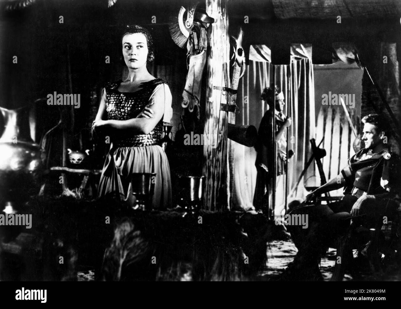 Ludmilla Tcherina Film: Spartacus Der Gladiator; Spartaco; Sins Of Rome, Storyof Spartacus (Spartaco) It/Fr 1953, Regie: Riccardo Freda 28 January 1953 **WARNUNG** Dieses Foto ist nur für den redaktionellen Gebrauch bestimmt und unterliegt dem Copyright von API FILM und/oder dem Fotografen, der von der Film- oder Produktionsfirma beauftragt wurde, und kann nur von Publikationen im Zusammenhang mit der Bewerbung des oben genannten Films reproduziert werden. Eine obligatorische Gutschrift für API-FILM ist erforderlich. Der Fotograf sollte auch bei Bekanntwerden des Fotos gutgeschrieben werden. Ohne schriftliche Genehmigung der Film Company kann keine kommerzielle Nutzung gewährt werden. Stockfoto