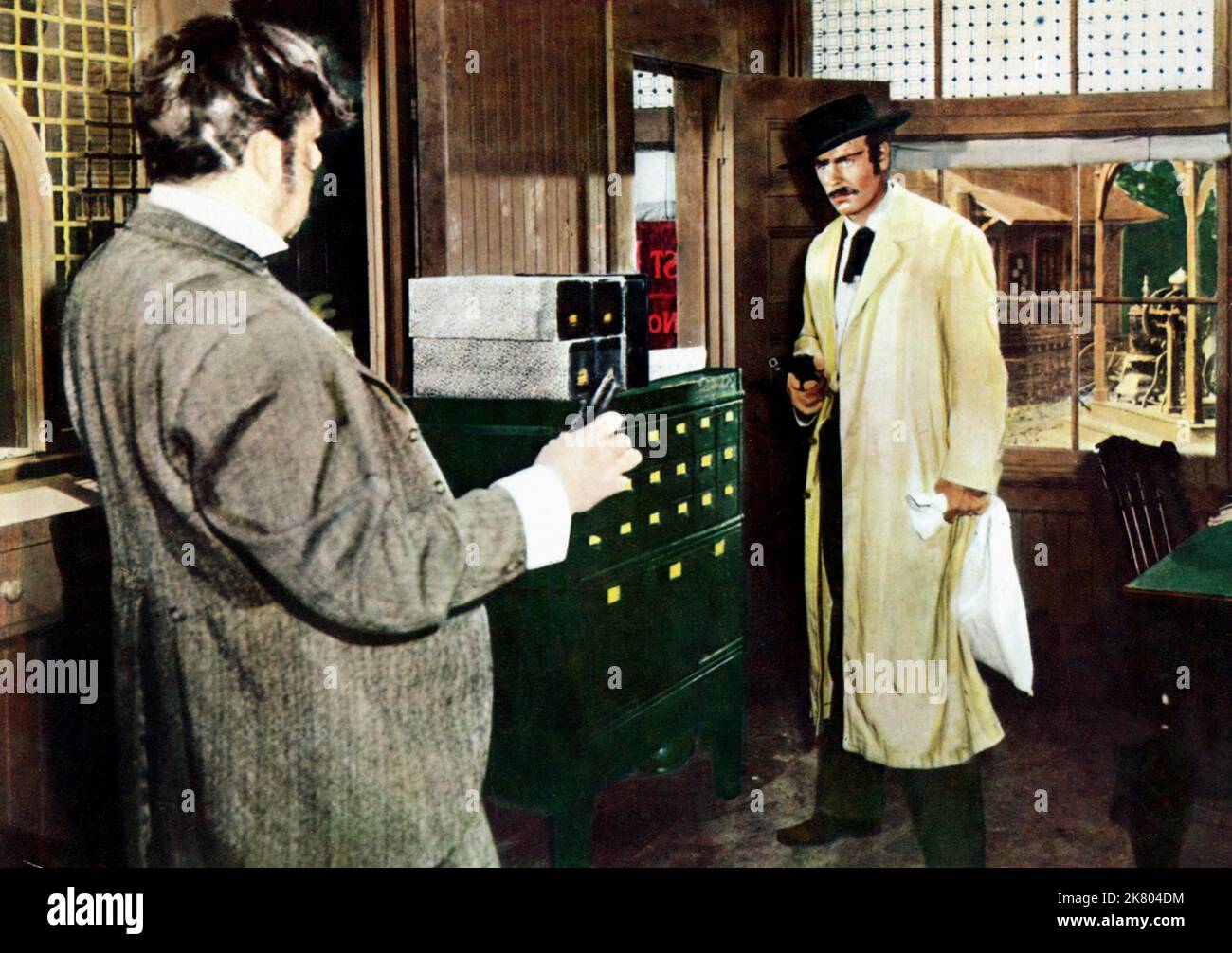 Chubby Johnson & Robert Wagner Film: Die wahre Geschichte von Jesse James; The James Brothers (USA 1957) Charaktere: Arkew & Jesse James Regie: Nichola Ray 01 February 1957 **WARNUNG** Dieses Foto ist nur für redaktionelle Verwendung bestimmt und unterliegt dem Copyright von 20. CENTURY FOX und/oder des Fotografen, der von der Film- oder Produktionsfirma beauftragt wurde und darf nur durch Publikationen im Zusammenhang mit der Bewerbung des oben genannten Films reproduziert werden. Eine obligatorische Gutschrift an 20. CENTURY FOX ist erforderlich. Der Fotograf sollte auch bei Bekanntwerden des Fotos gutgeschrieben werden. Eine kommerzielle Nutzung kann ohne schriftliche Genehmigung von nicht gewährt werden Stockfoto