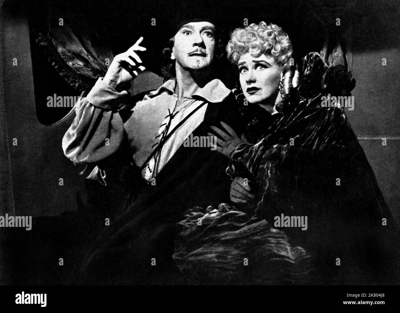 Clifton Webb & Ginger Rogers Film: Dreamboat (1953) Charaktere: Thornton Sayre / Dreamboat / Bruce Blair & Gloria Marlowe Regie: Claude Binyon 25 July 1952 **WARNUNG** Dieses Foto ist nur für den redaktionellen Gebrauch bestimmt und unterliegt dem Copyright von 20. CENTURY FOX und/oder des Fotografen, der von der Film- oder Produktionsfirma beauftragt wurde und darf nur durch Publikationen im Zusammenhang mit der Bewerbung des oben genannten Films reproduziert werden. Eine obligatorische Gutschrift an 20. CENTURY FOX ist erforderlich. Der Fotograf sollte auch bei Bekanntwerden des Fotos gutgeschrieben werden. Ohne schriftliche Genehmigung der Film Co. Kann keine kommerzielle Nutzung gewährt werden Stockfoto